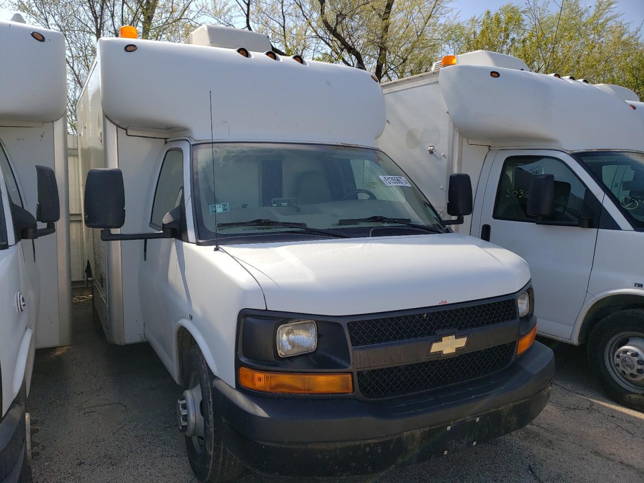 Photo 3 VIN: 1GBJG31KX81106905 - CHEVROLET EXPRESS 