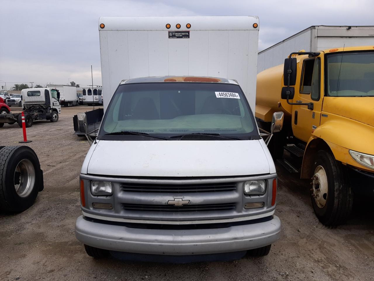 Photo 4 VIN: 1GBJG31R311134869 - CHEVROLET EXPRESS 