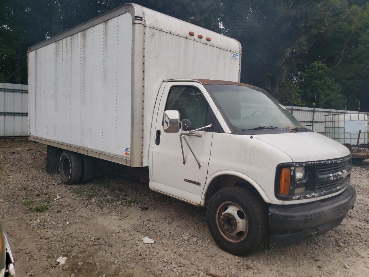 Photo 3 VIN: 1GBJG31R3Y1225229 - CHEVROLET EXPRESS 