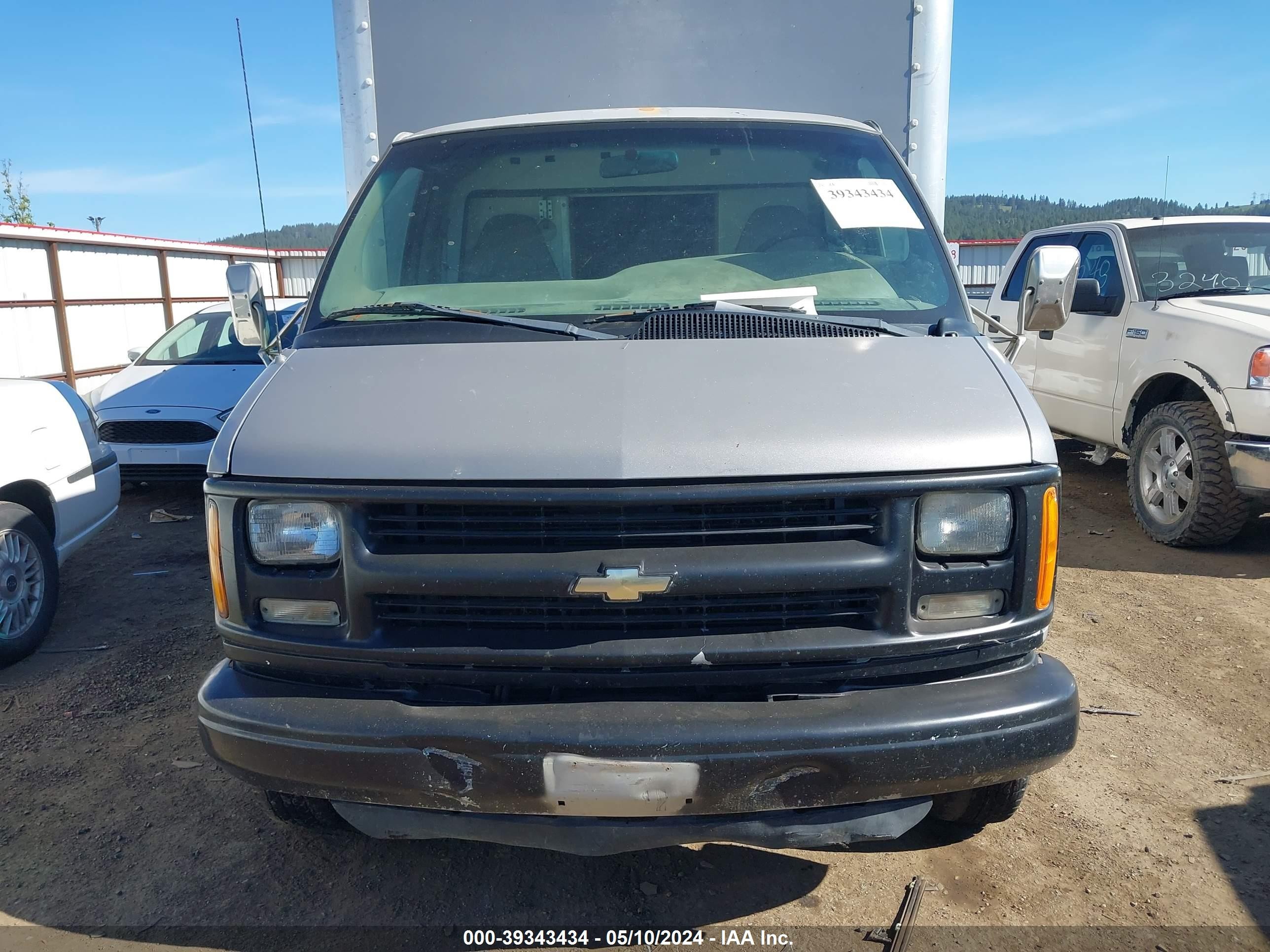 Photo 14 VIN: 1GBJG31R4Y1124085 - CHEVROLET NULL 