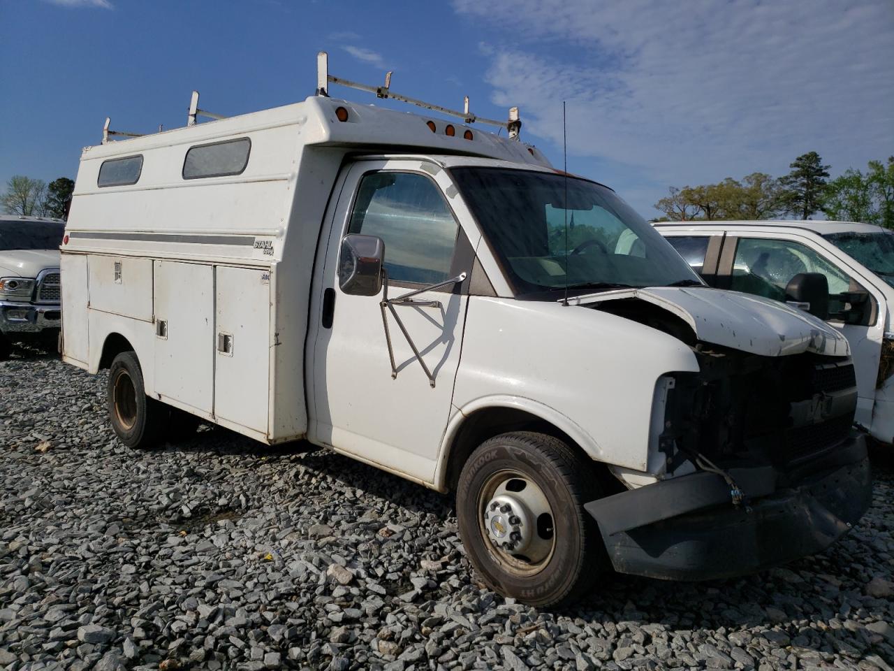 Photo 3 VIN: 1GBJG31U331223266 - CHEVROLET EXPRESS 