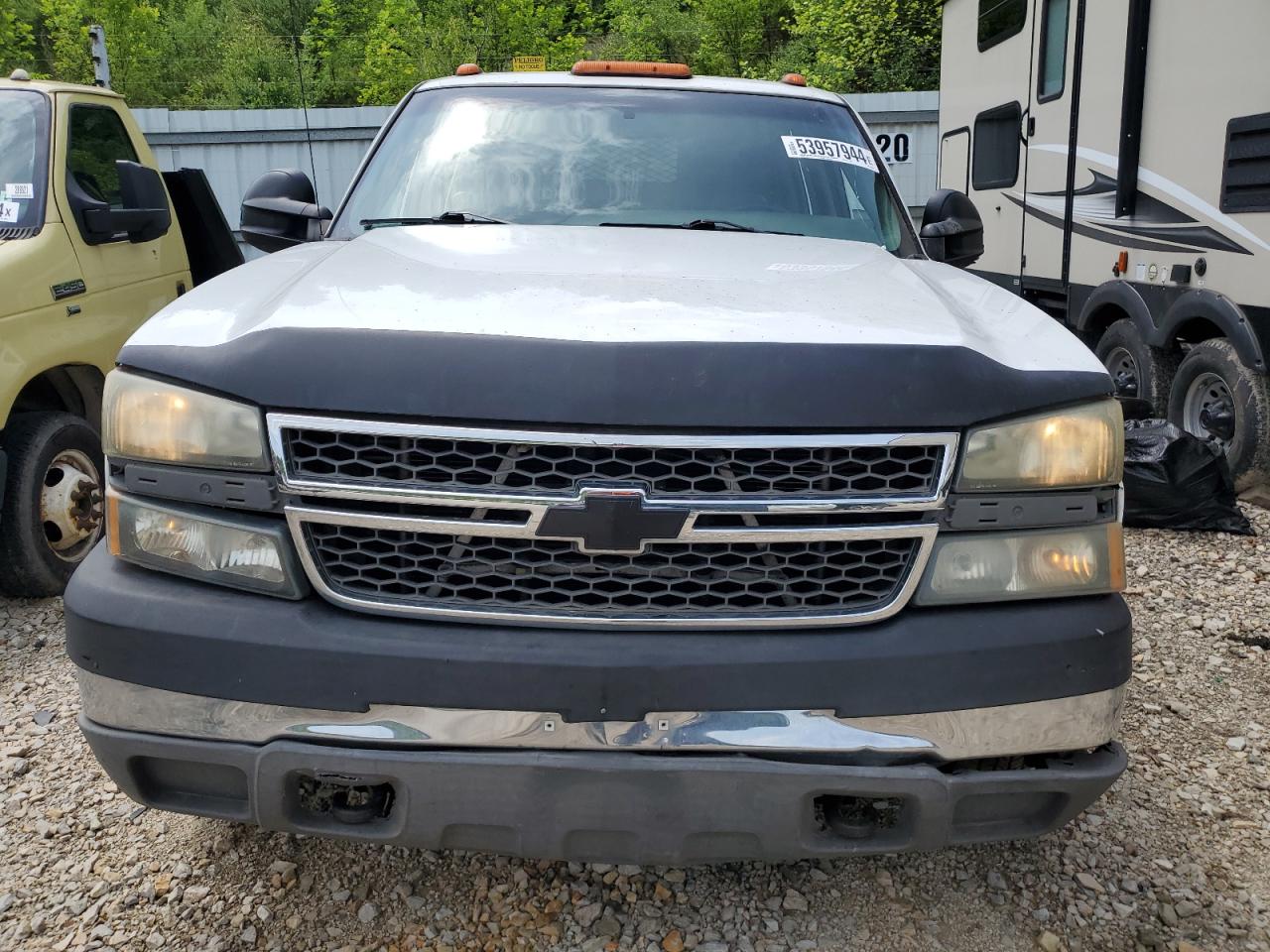 Photo 4 VIN: 1GBJK33215F906129 - CHEVROLET SILVERADO 