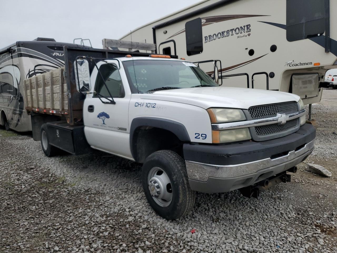 Photo 3 VIN: 1GBJK34U33E335567 - CHEVROLET SILVERADO 