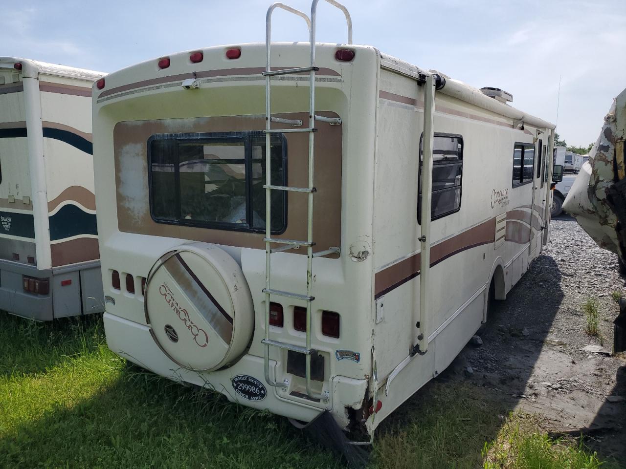 Photo 3 VIN: 1GBKP37N7S3303368 - CHEVROLET EXPRESS 