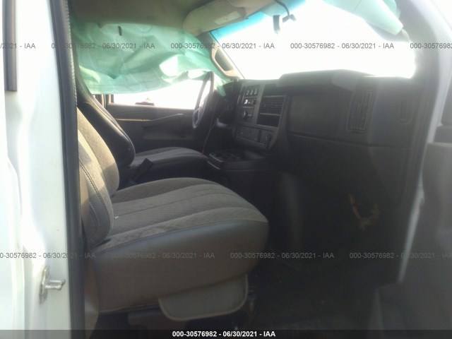 Photo 4 VIN: 1GBWGFFG3G1294922 - CHEVROLET EXPRESS PASSENGER 