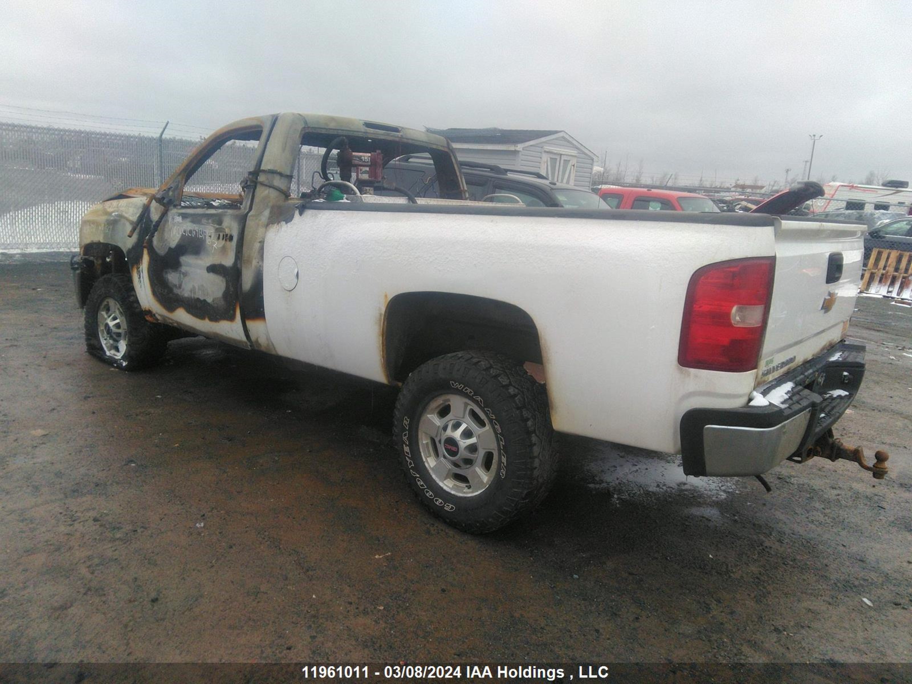 Photo 2 VIN: 1GC0CVCG9BF187784 - CHEVROLET SILVERADO 