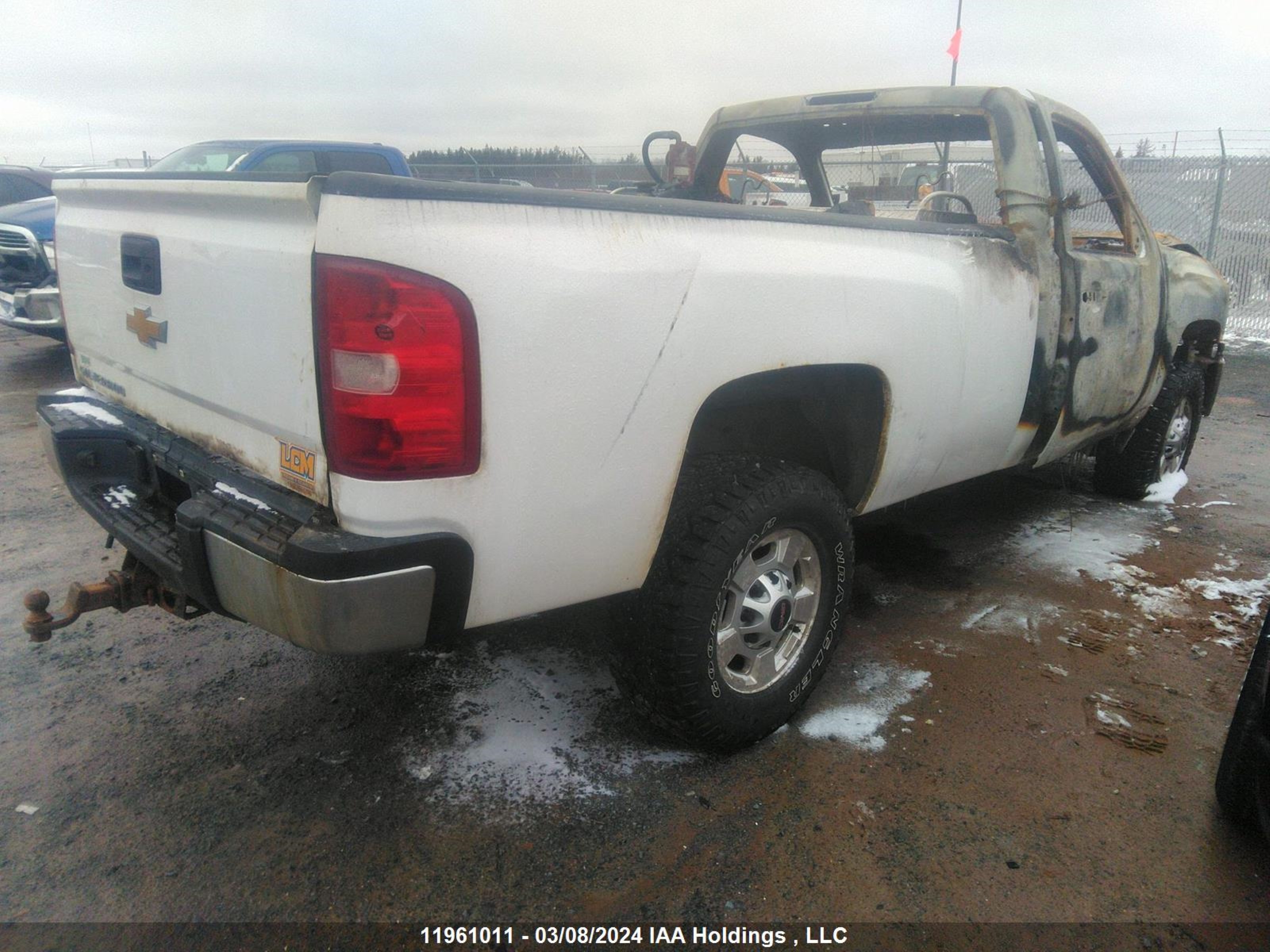 Photo 3 VIN: 1GC0CVCG9BF187784 - CHEVROLET SILVERADO 