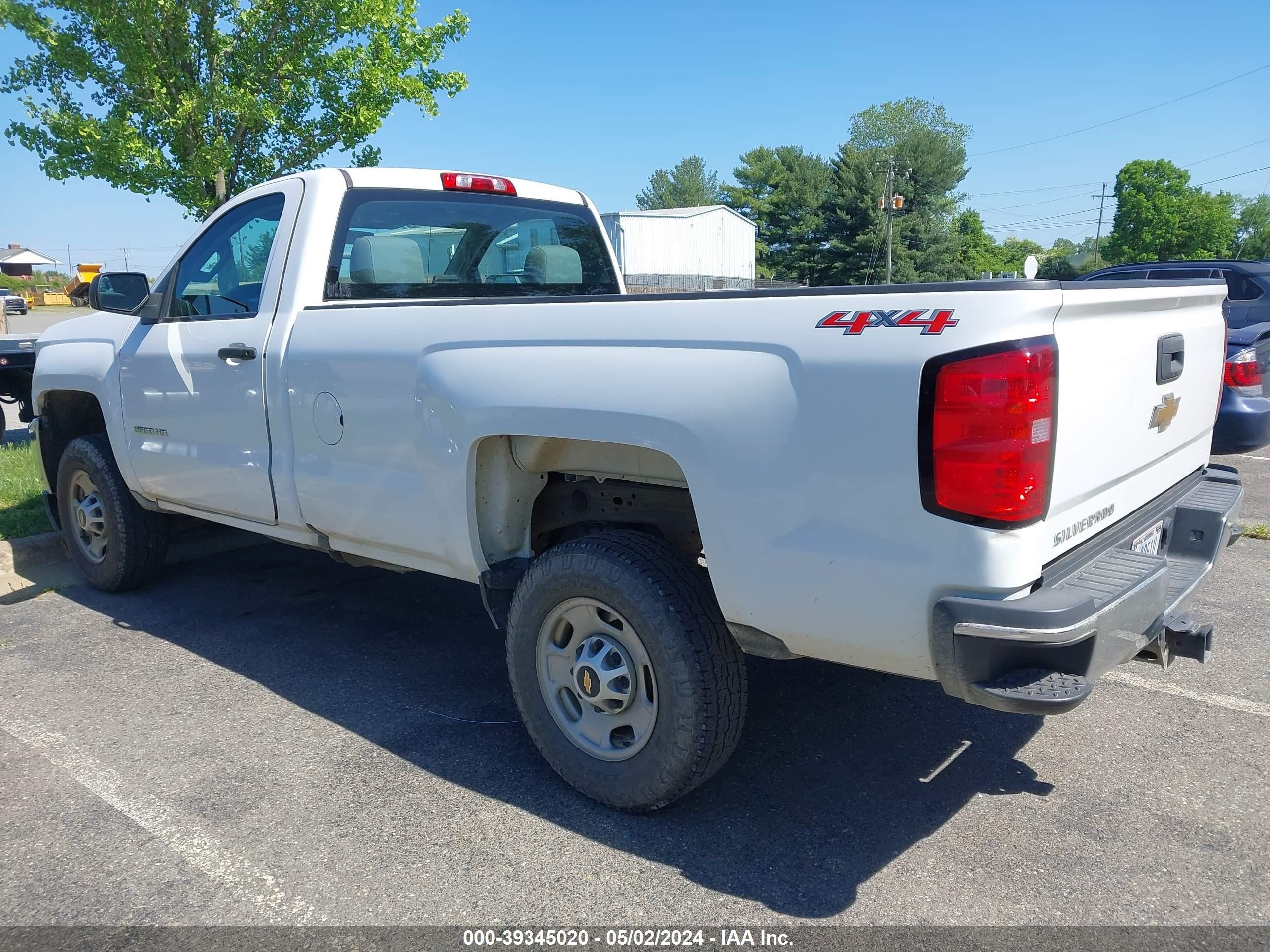 Photo 2 VIN: 1GC0KUEG3HZ322937 - CHEVROLET SILVERADO 