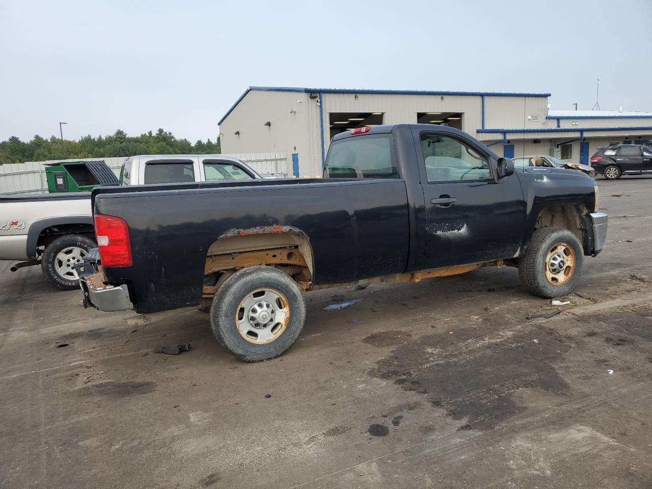 Photo 2 VIN: 1GC0KVCG2BF208879 - CHEVROLET SILVERADO 