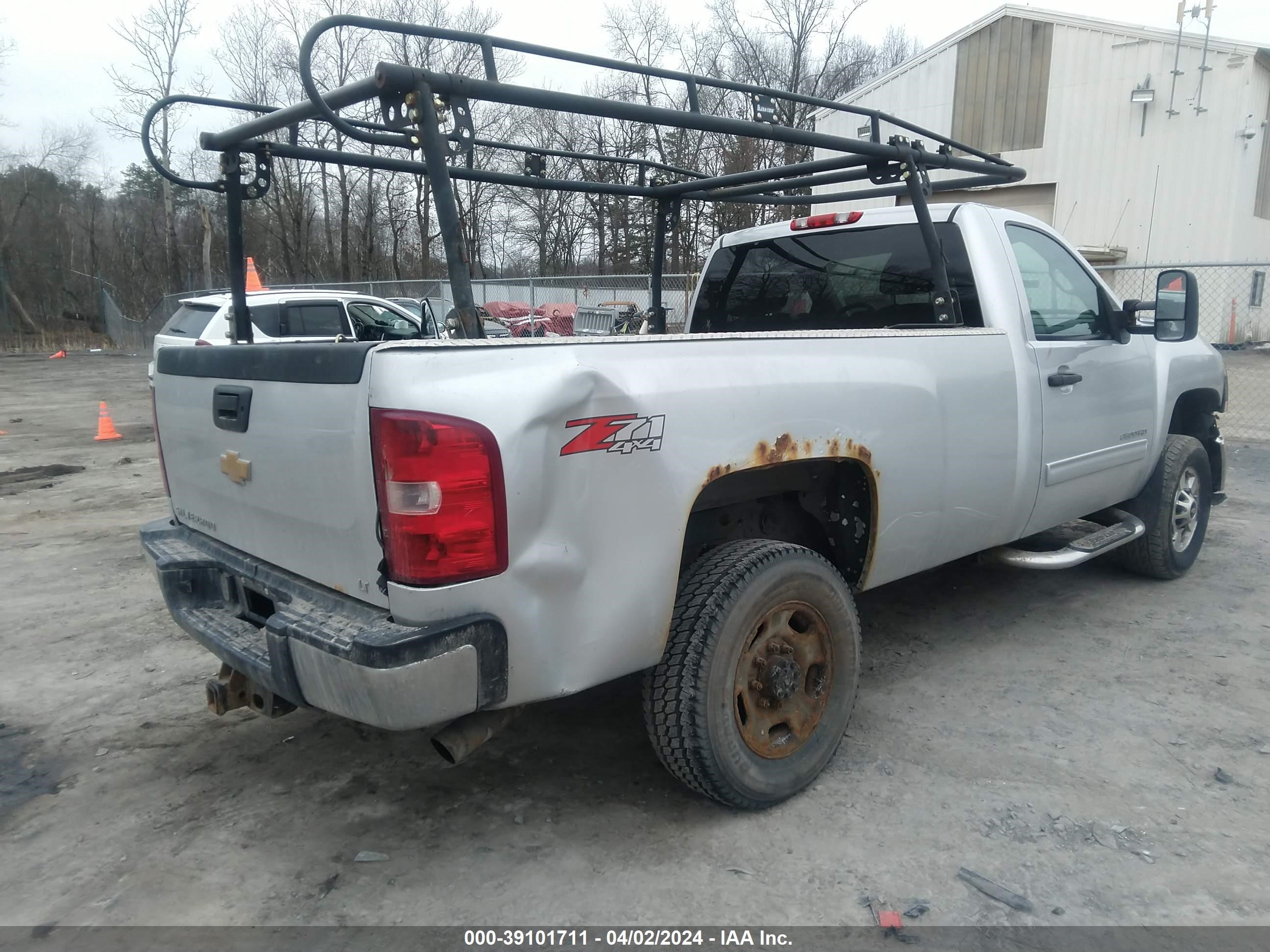 Photo 3 VIN: 1GC0KXCGXEF114250 - CHEVROLET SILVERADO 