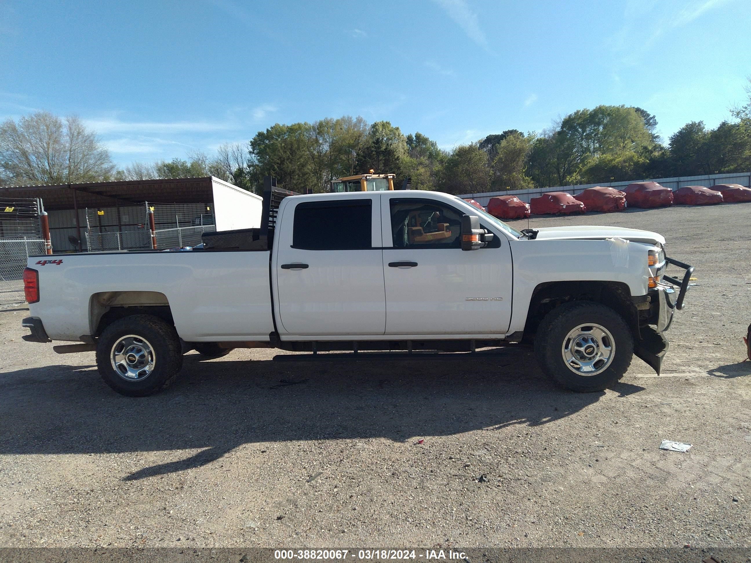 Photo 13 VIN: 1GC1KUEG0JF264300 - CHEVROLET SILVERADO 