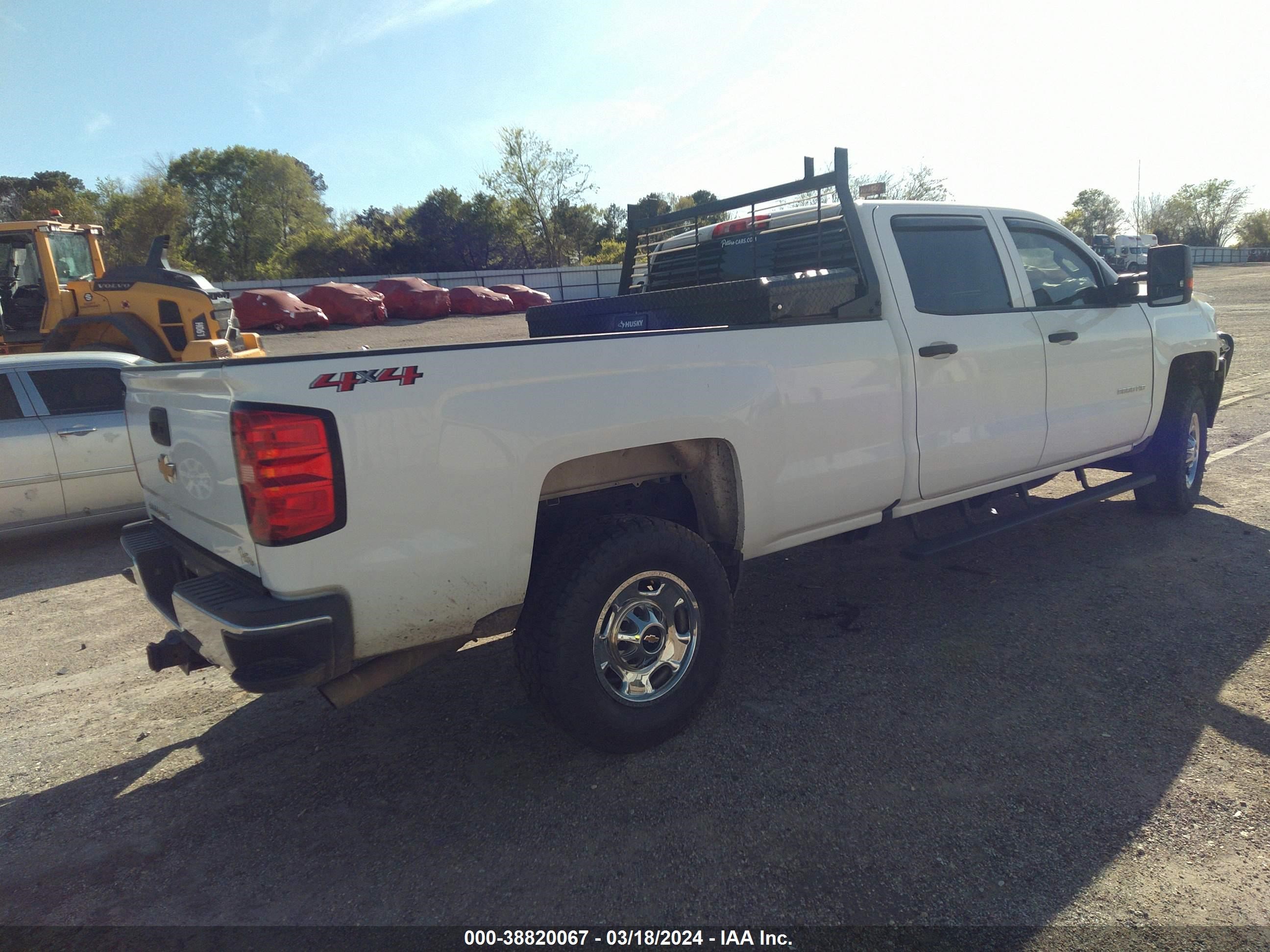 Photo 3 VIN: 1GC1KUEG0JF264300 - CHEVROLET SILVERADO 