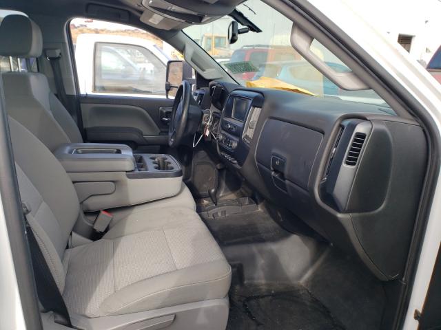 Photo 4 VIN: 1GC1KUEG3JF135404 - CHEVROLET SILVERADO 