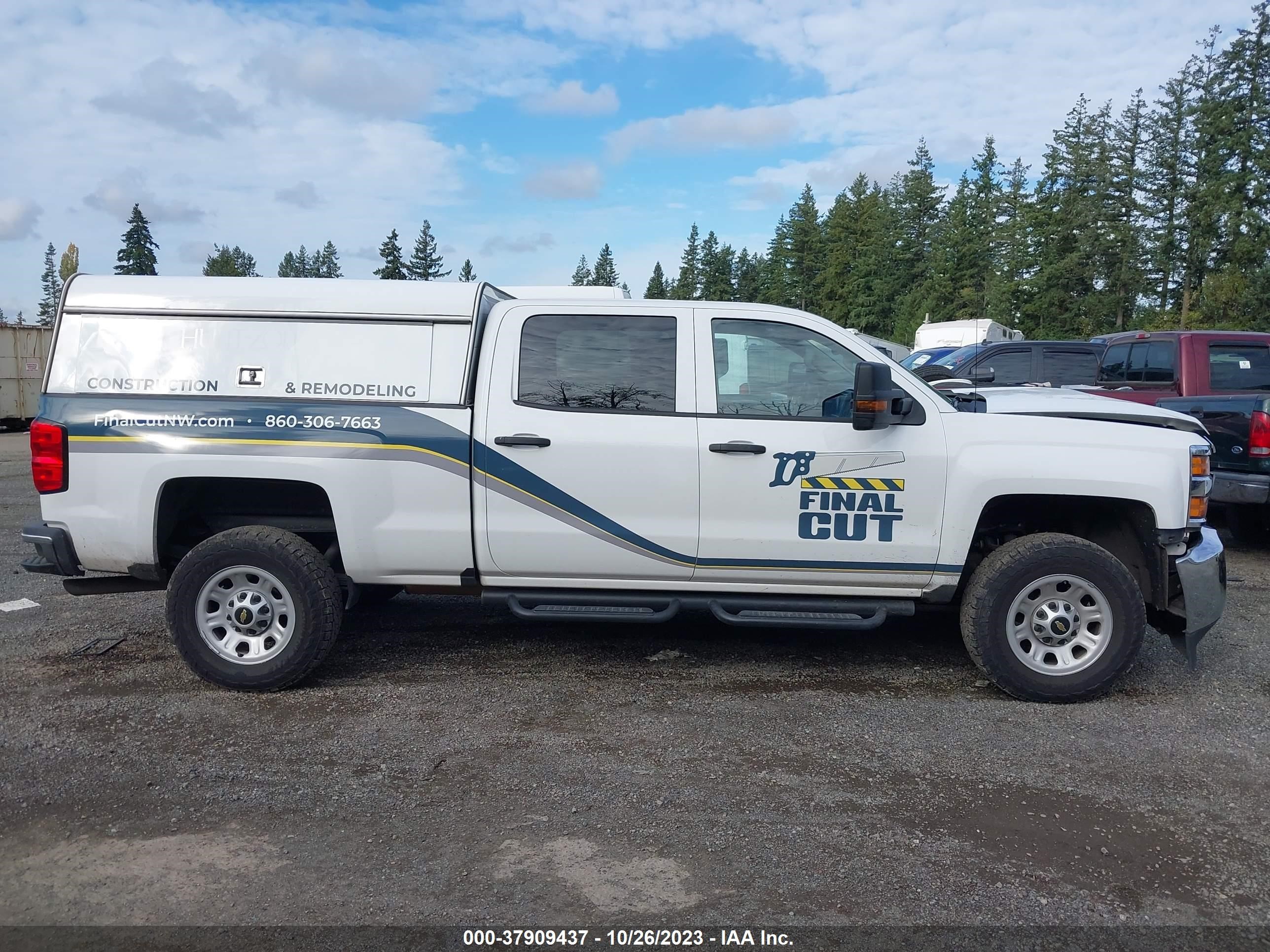 Photo 12 VIN: 1GC1KUEG6JF268898 - CHEVROLET SILVERADO 