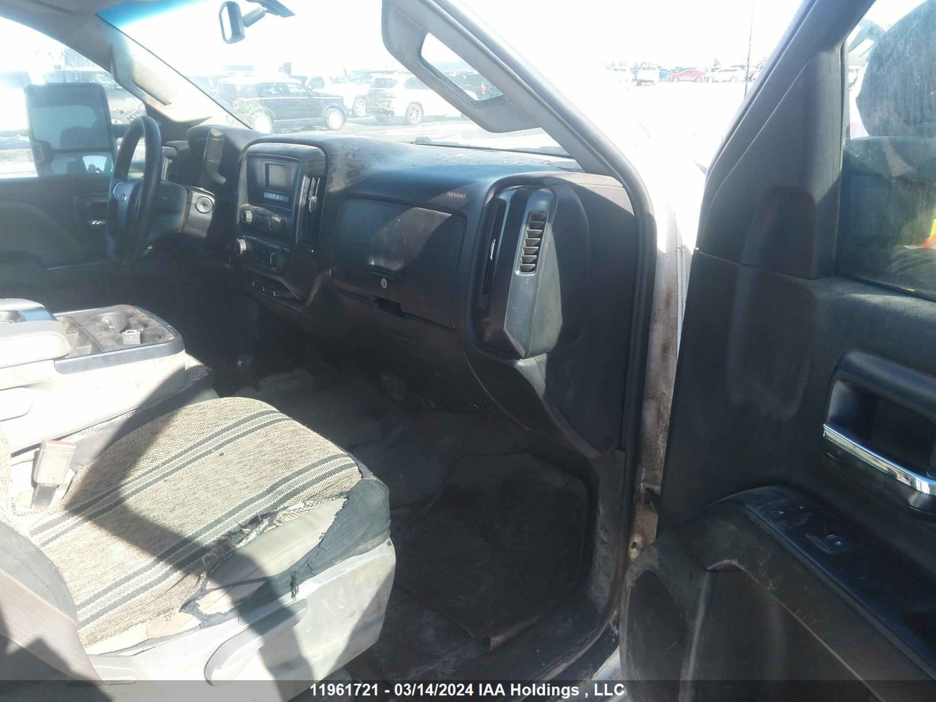 Photo 4 VIN: 1GC1KUEG8HF222807 - CHEVROLET SILVERADO 