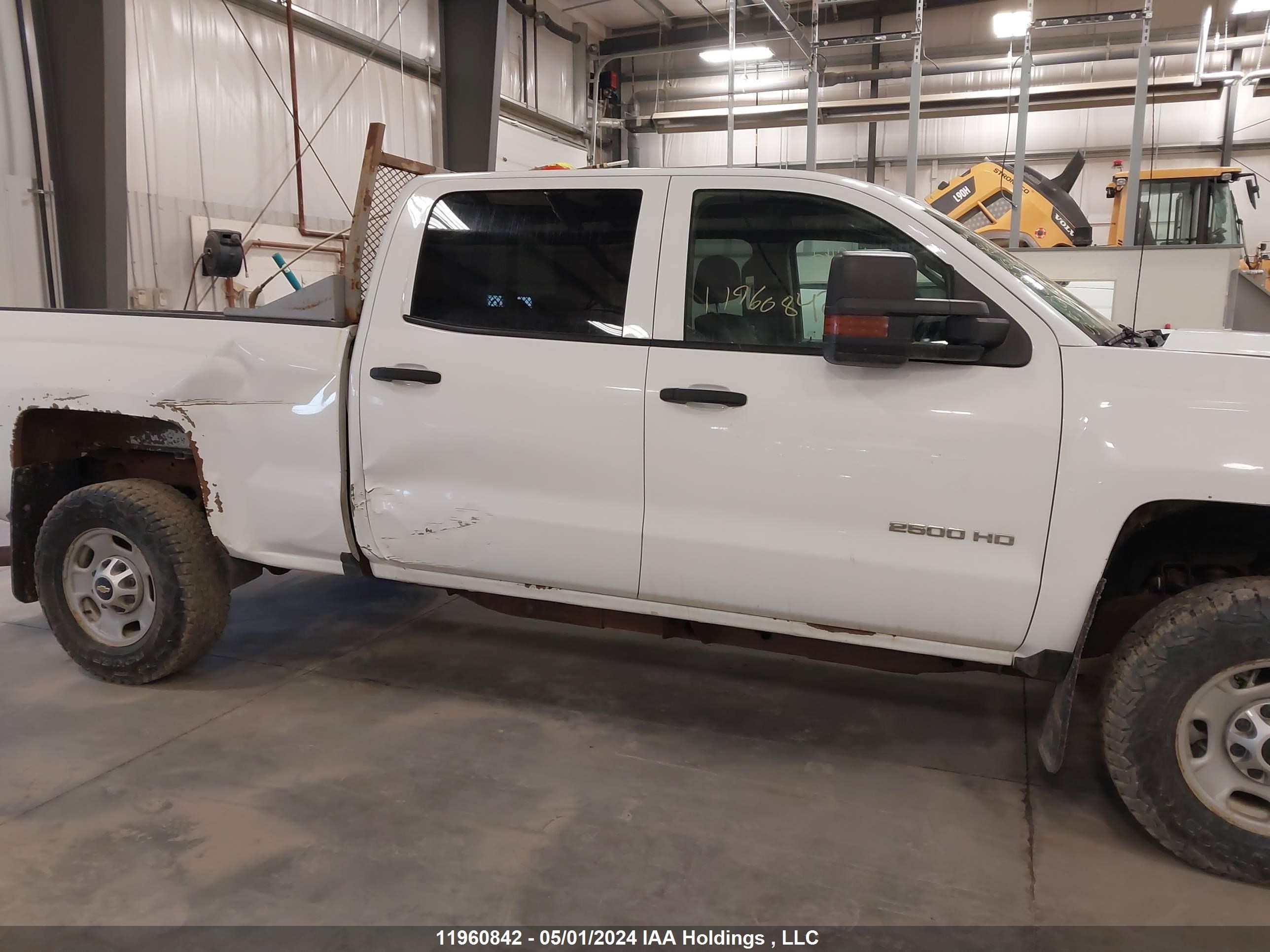 Photo 13 VIN: 1GC1KUEG8JF162436 - CHEVROLET SILVERADO 