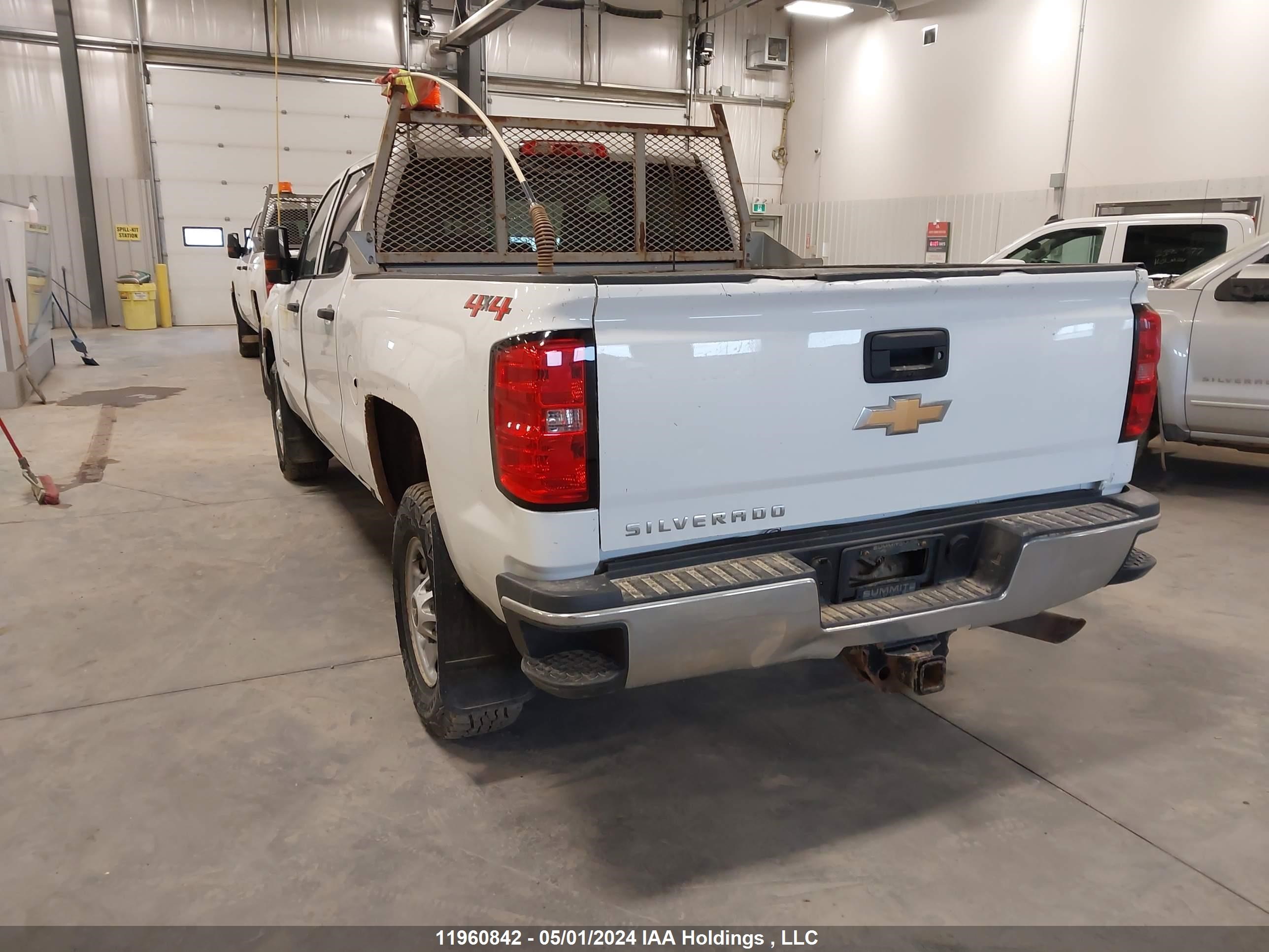 Photo 2 VIN: 1GC1KUEG8JF162436 - CHEVROLET SILVERADO 