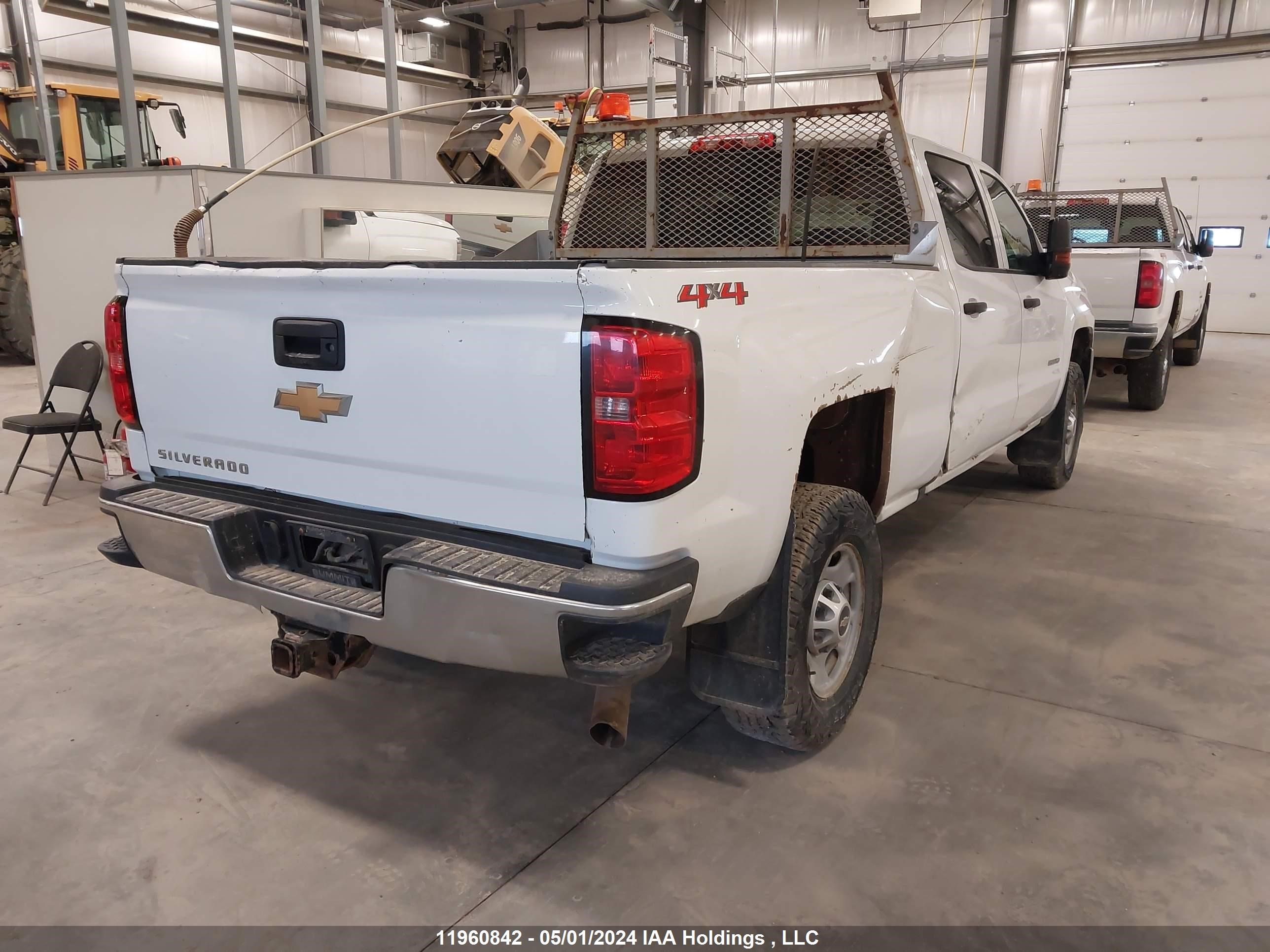 Photo 3 VIN: 1GC1KUEG8JF162436 - CHEVROLET SILVERADO 