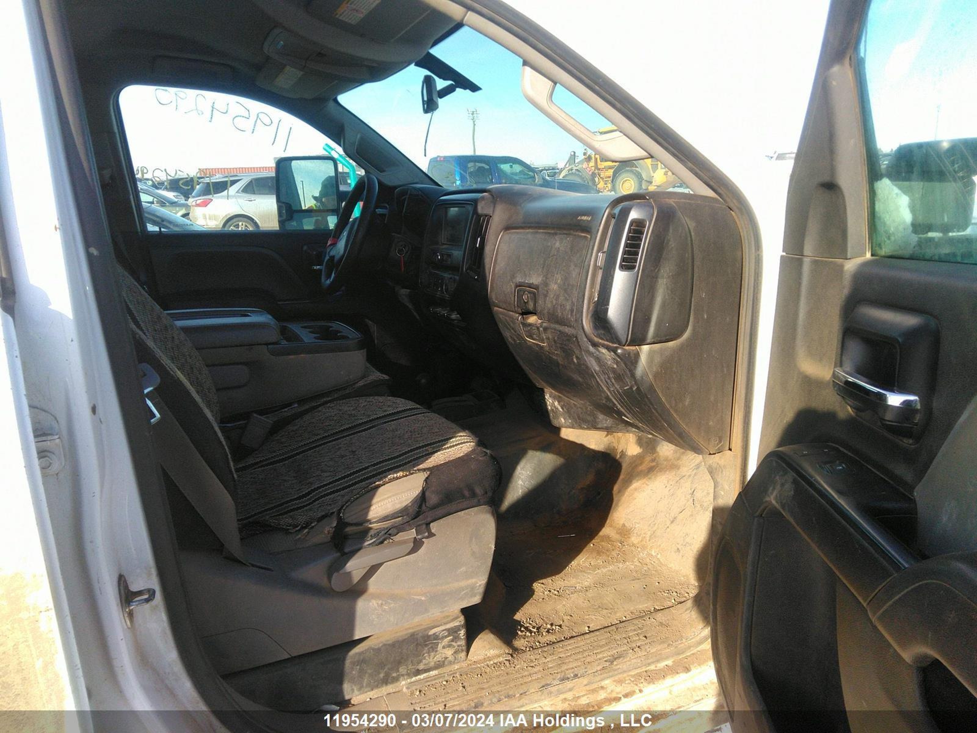 Photo 4 VIN: 1GC1KUEG9JF205004 - CHEVROLET SILVERADO 