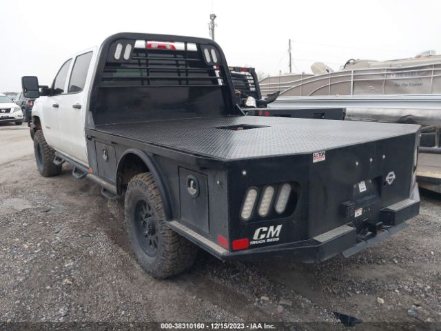 Photo 2 VIN: 1GC1KUEY5JF175184 - CHEVROLET SILVERADO 2500HD 