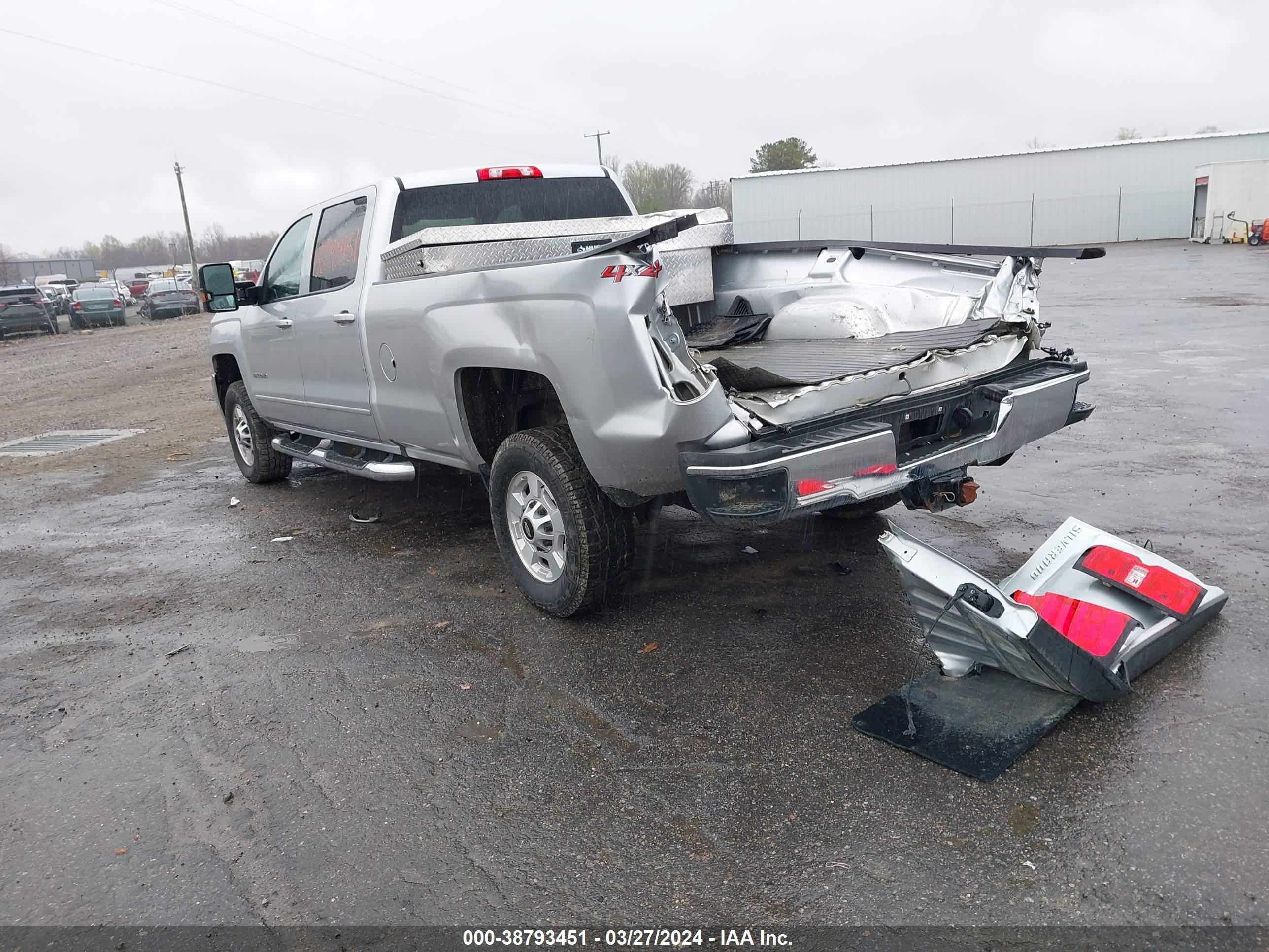 Photo 2 VIN: 1GC1KVEG8JF238145 - CHEVROLET SILVERADO 