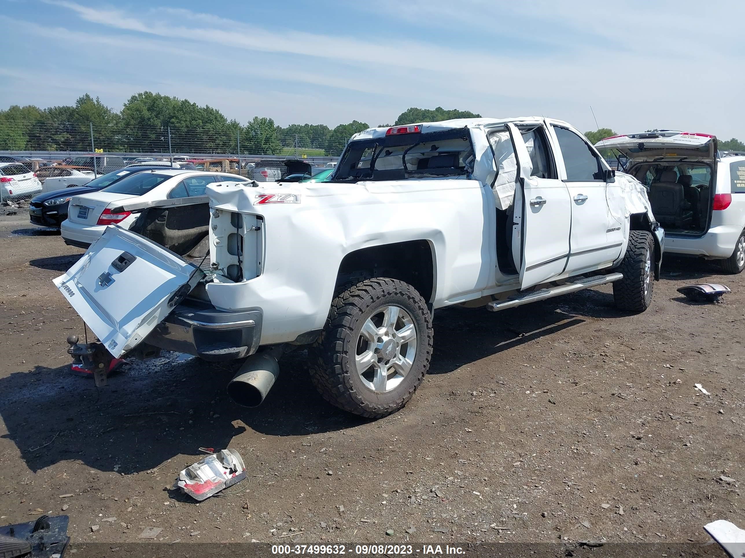 Photo 3 VIN: 1GC1KWE80FF148087 - CHEVROLET SILVERADO 