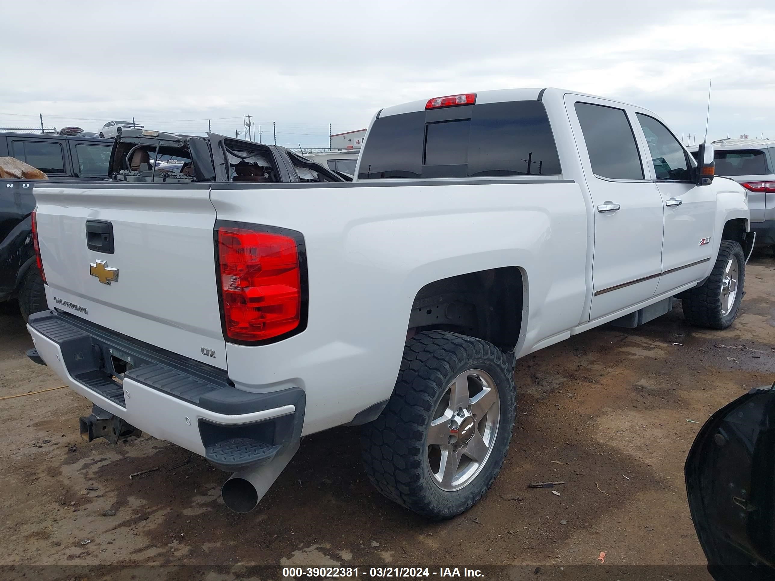 Photo 3 VIN: 1GC1KWE83FF656814 - CHEVROLET SILVERADO 