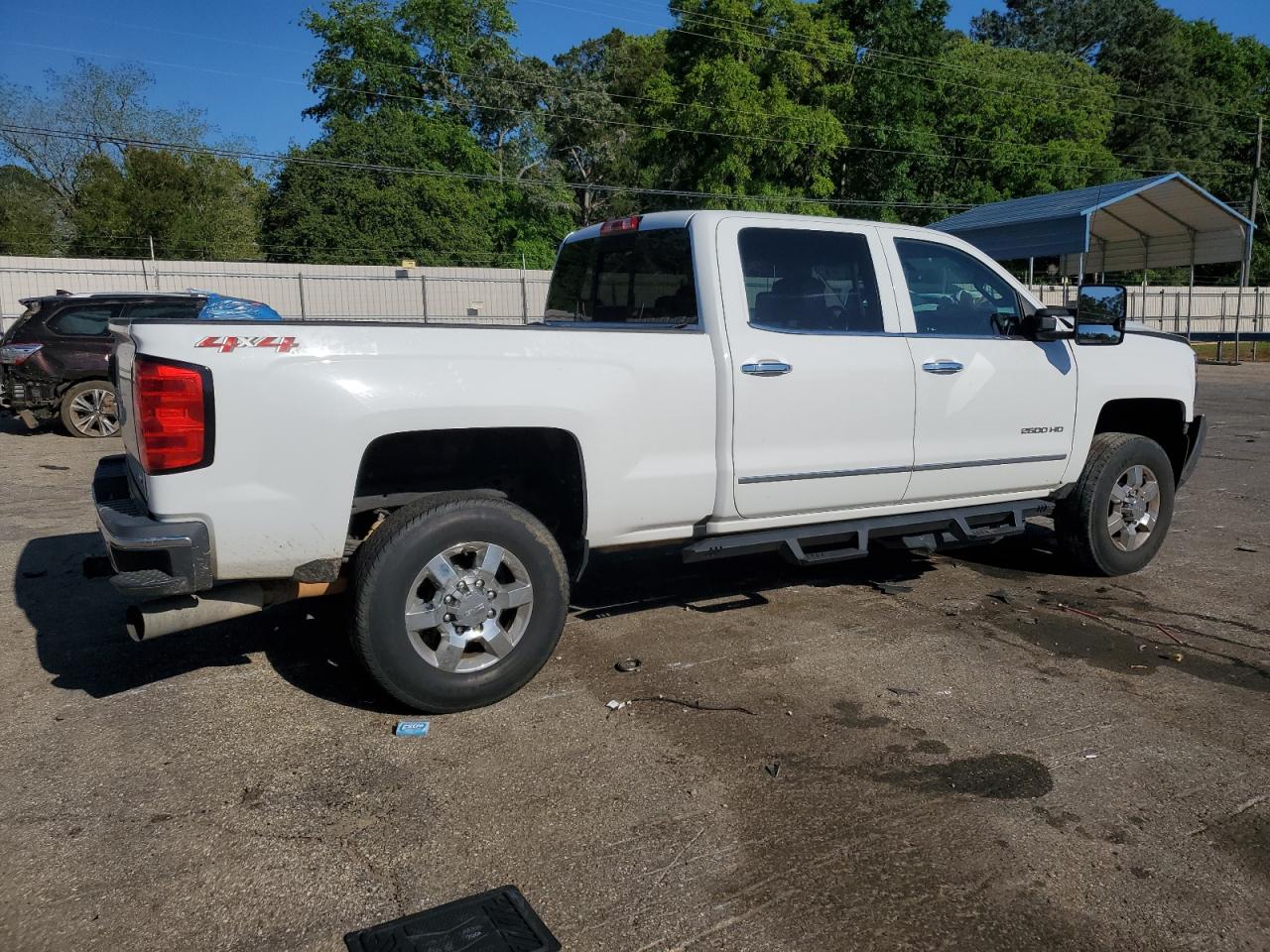 Photo 2 VIN: 1GC1KWEY0JF258758 - CHEVROLET SILVERADO 