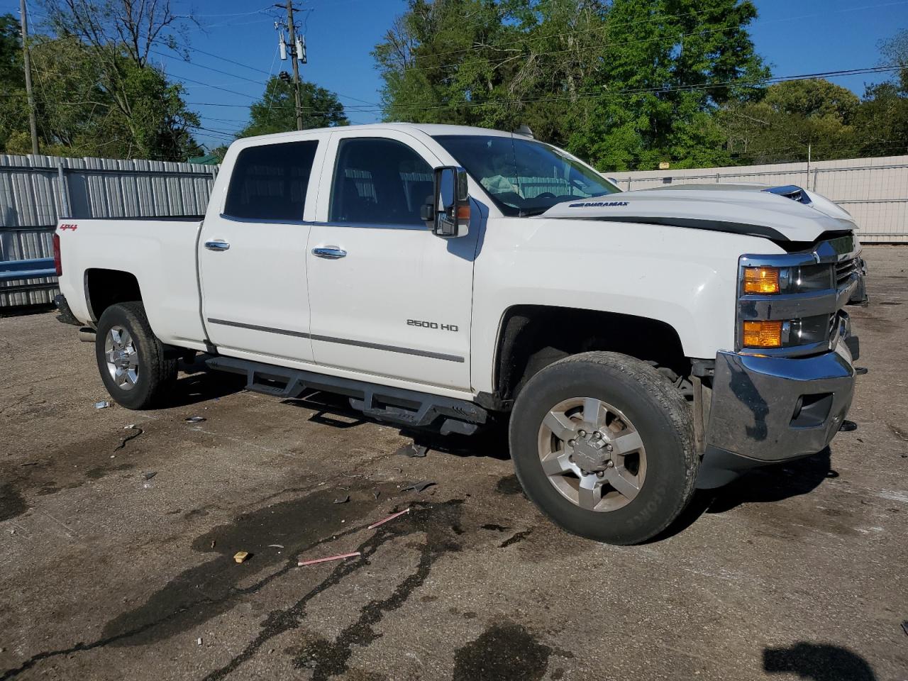 Photo 3 VIN: 1GC1KWEY0JF258758 - CHEVROLET SILVERADO 