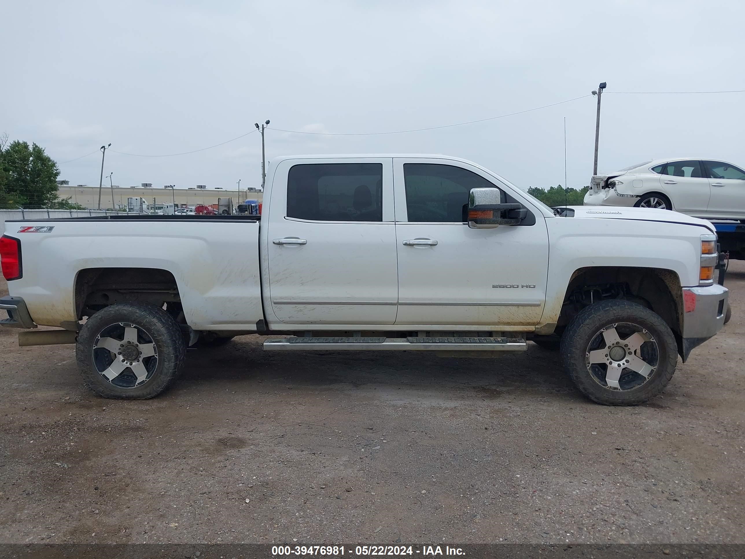 Photo 12 VIN: 1GC1KWEY3HF133229 - CHEVROLET SILVERADO 