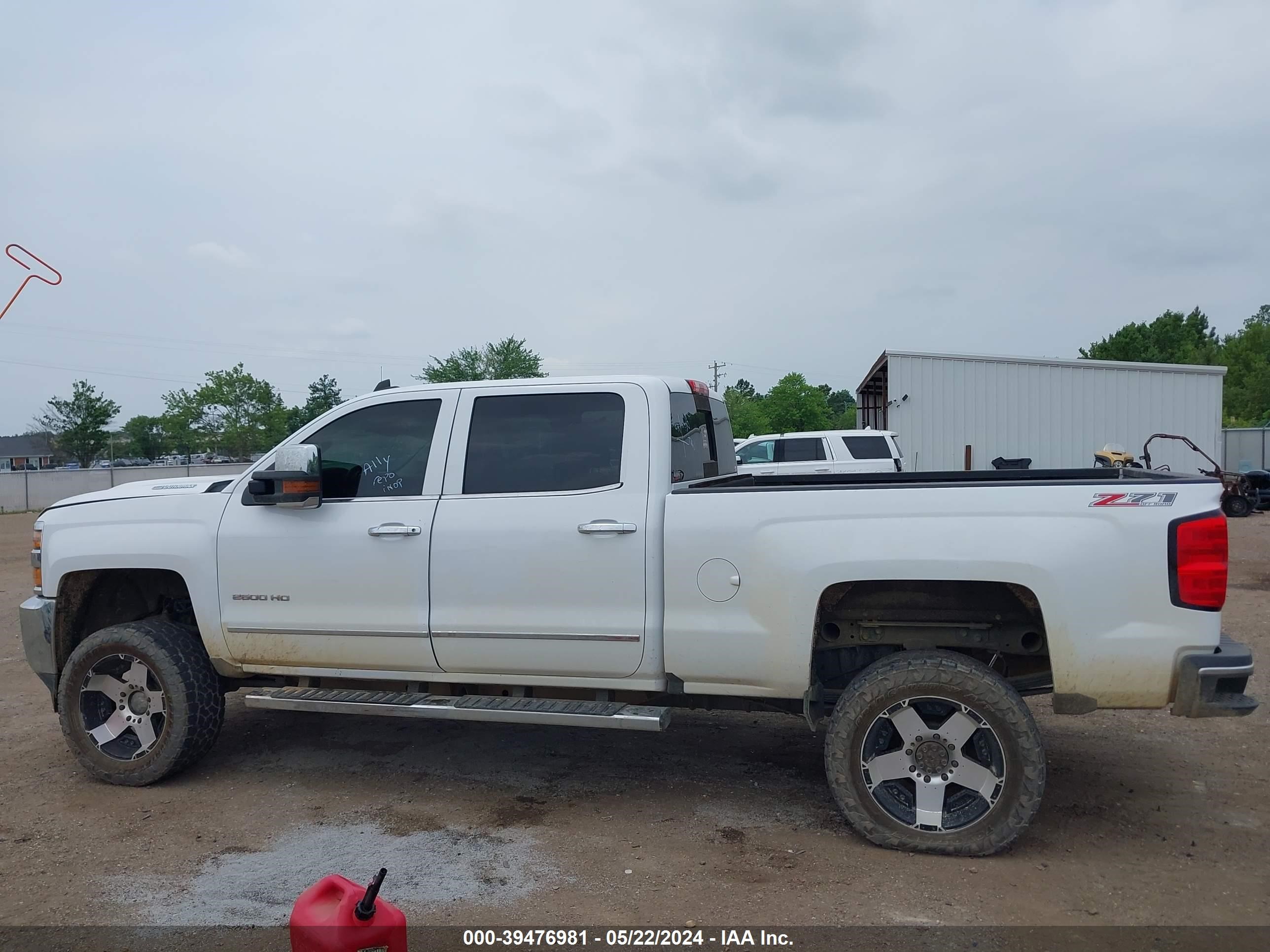 Photo 13 VIN: 1GC1KWEY3HF133229 - CHEVROLET SILVERADO 