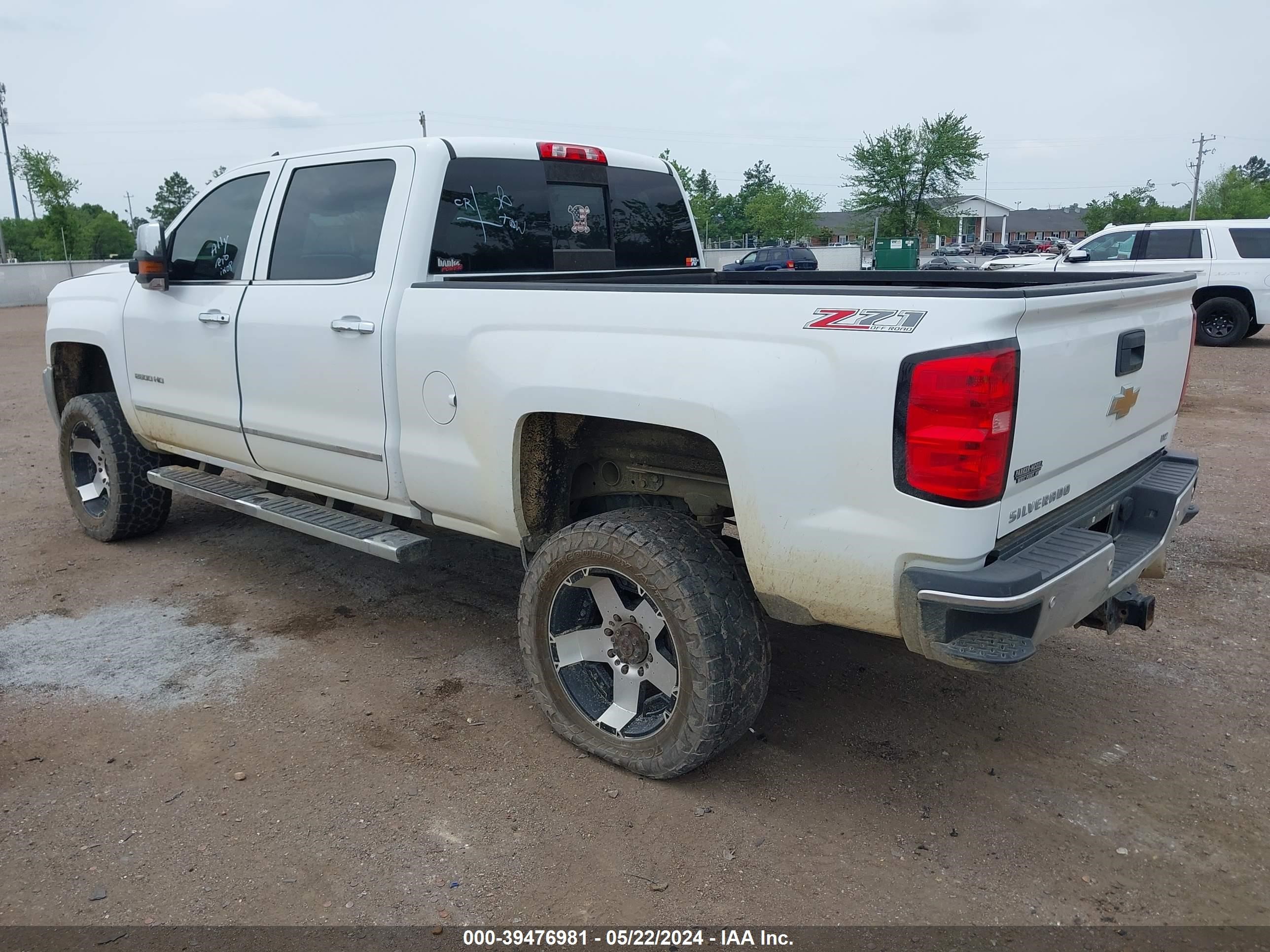 Photo 2 VIN: 1GC1KWEY3HF133229 - CHEVROLET SILVERADO 