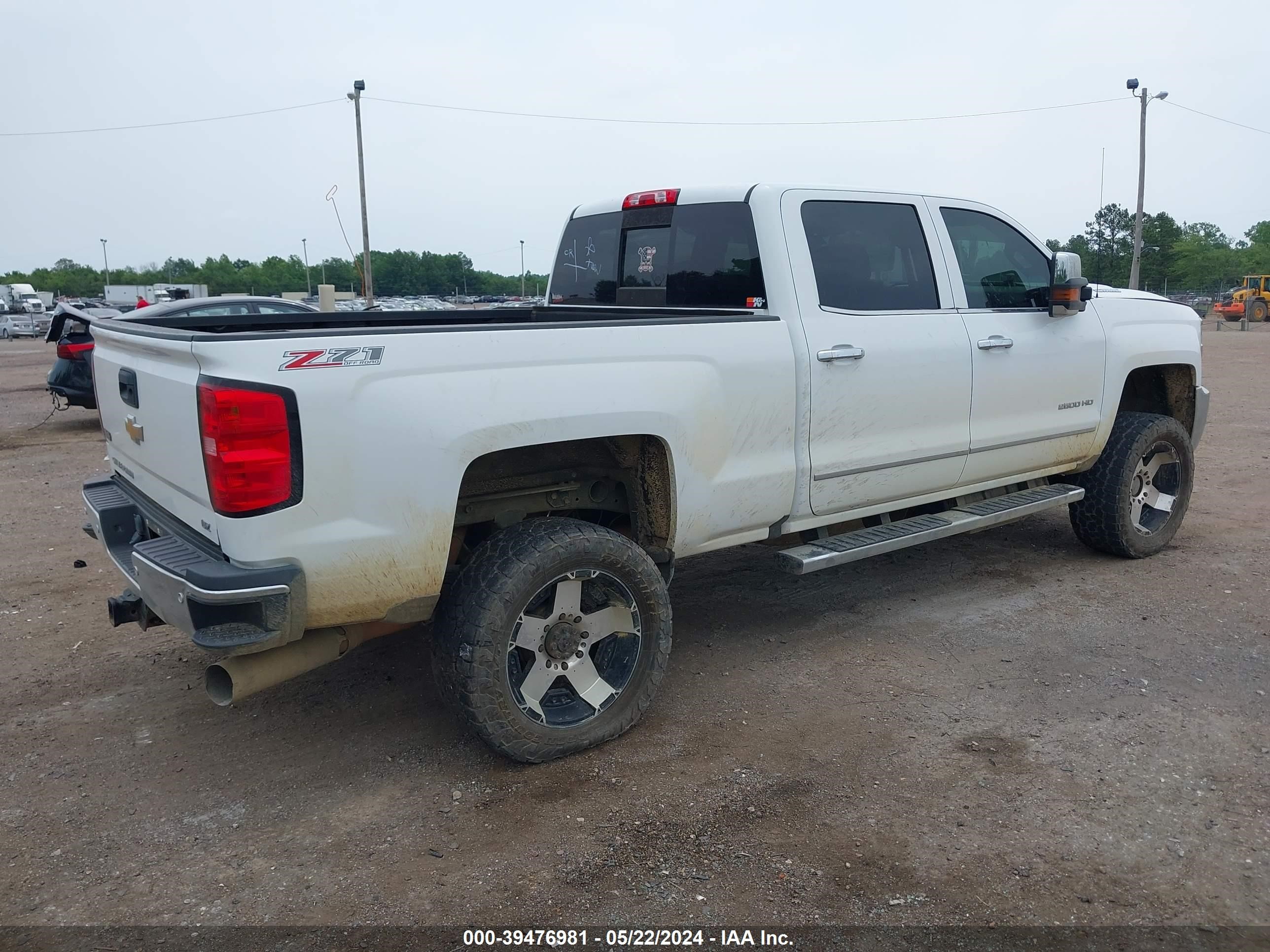 Photo 3 VIN: 1GC1KWEY3HF133229 - CHEVROLET SILVERADO 