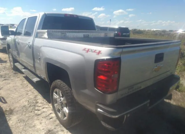 Photo 2 VIN: 1GC1KWEY3HF243598 - CHEVROLET SILVERADO 2500HD 