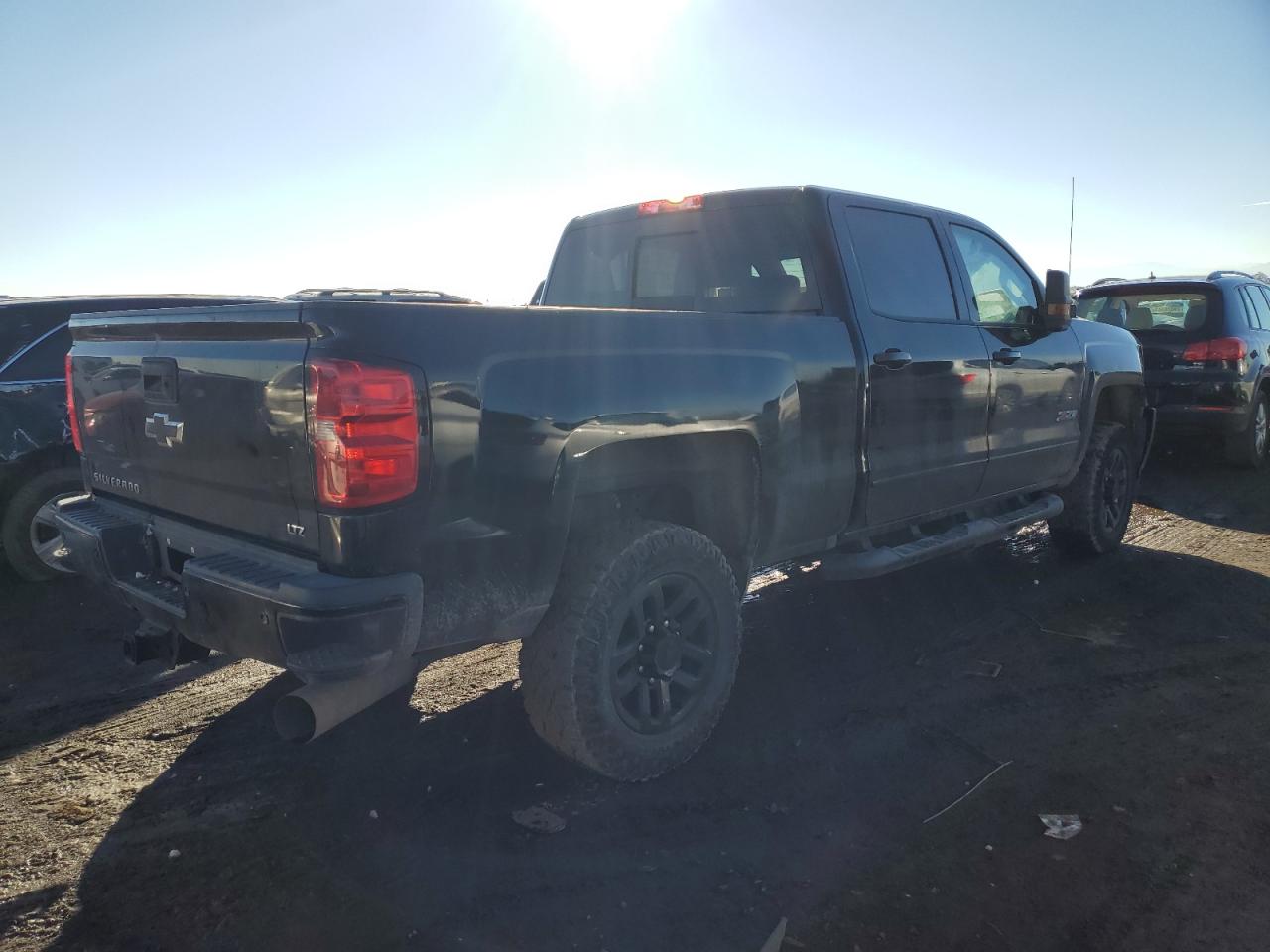 Photo 2 VIN: 1GC1KWEY3HF246873 - CHEVROLET SILVERADO 