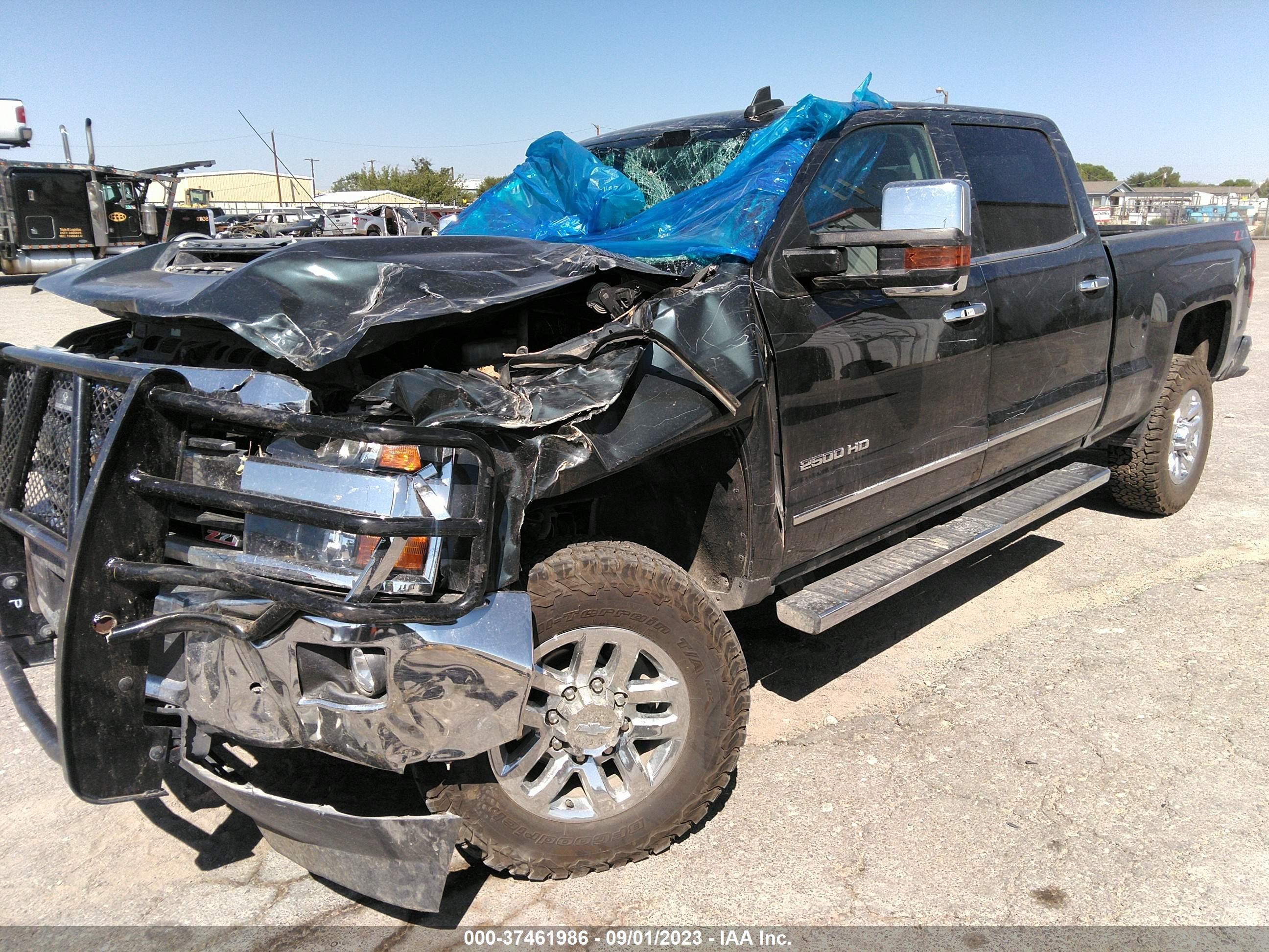 Photo 1 VIN: 1GC1KWEY3JF258463 - CHEVROLET SILVERADO 