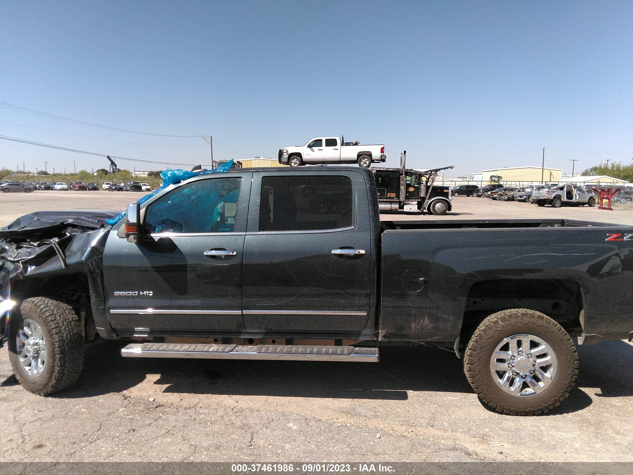 Photo 13 VIN: 1GC1KWEY3JF258463 - CHEVROLET SILVERADO 