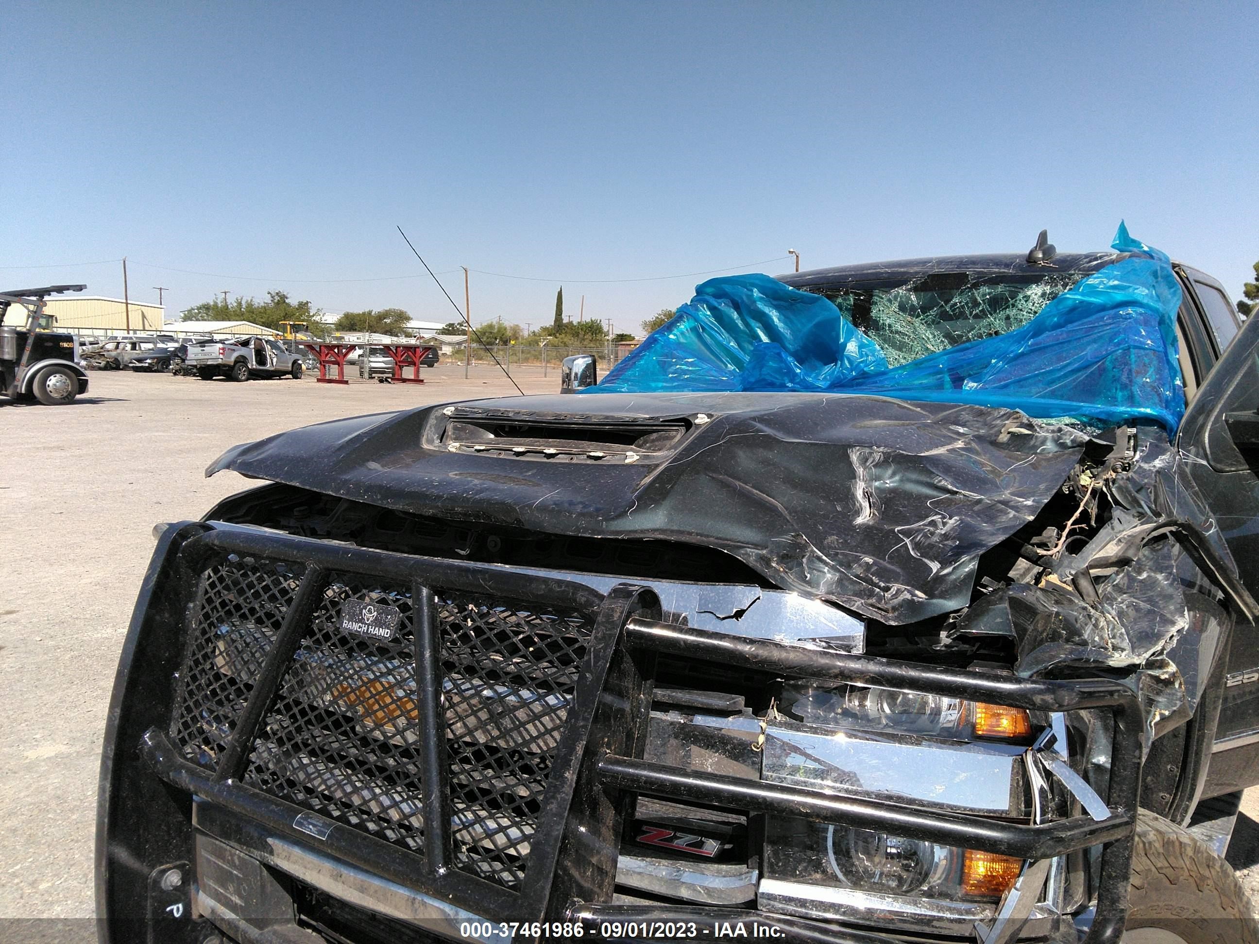 Photo 5 VIN: 1GC1KWEY3JF258463 - CHEVROLET SILVERADO 