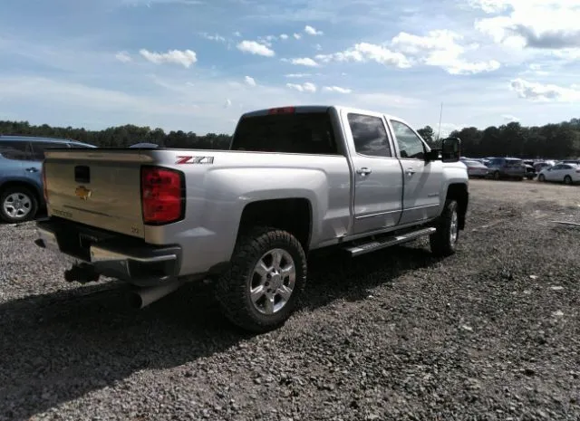 Photo 3 VIN: 1GC1KWEY4JF217713 - CHEVROLET SILVERADO 2500HD 