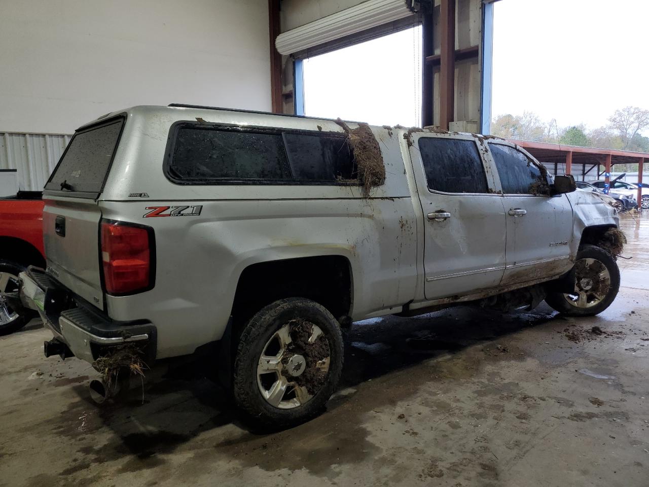 Photo 2 VIN: 1GC1KWEY5JF109472 - CHEVROLET SILVERADO 