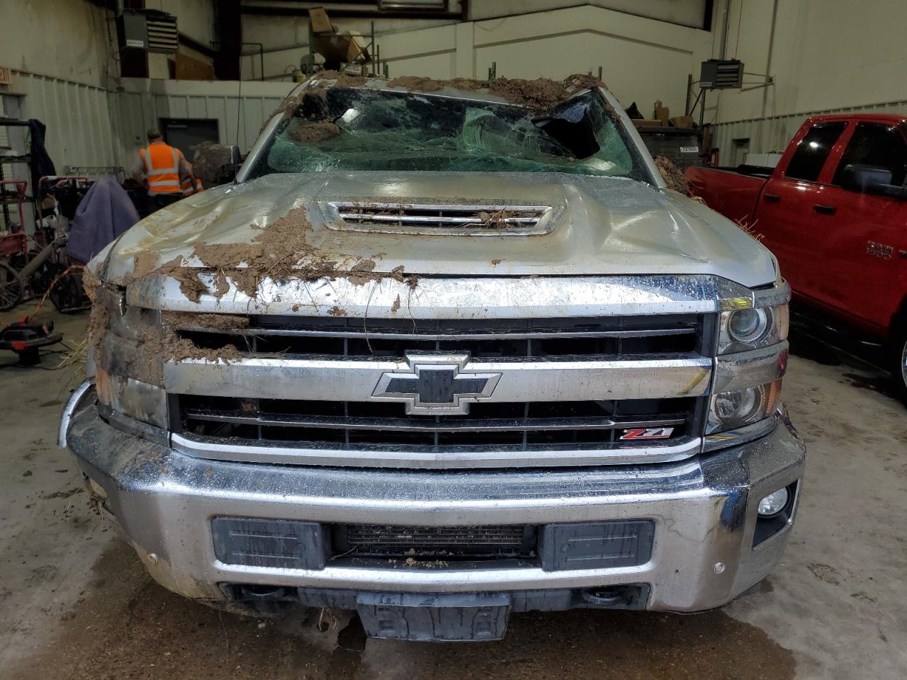 Photo 4 VIN: 1GC1KWEY5JF109472 - CHEVROLET SILVERADO 