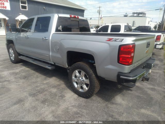 Photo 2 VIN: 1GC1KWEY5JF139801 - CHEVROLET SILVERADO 2500HD 