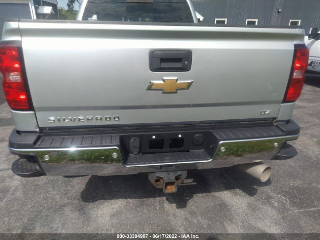 Photo 5 VIN: 1GC1KWEY5JF139801 - CHEVROLET SILVERADO 2500HD 