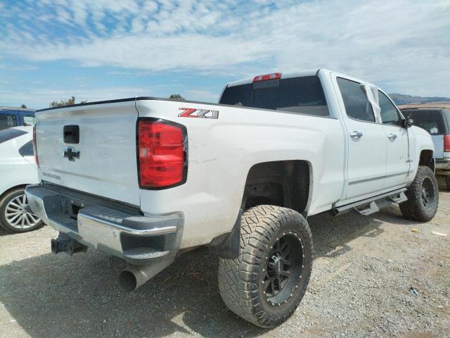 Photo 3 VIN: 1GC1KWEY6JF114387 - CHEVROLET SILVERADO 