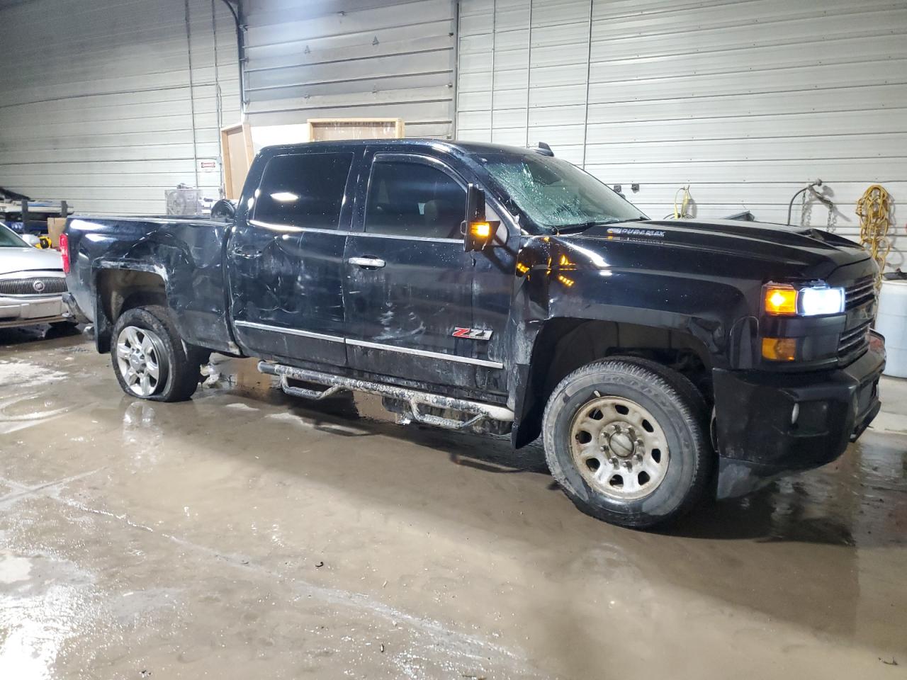 Photo 3 VIN: 1GC1KWEY7HF140880 - CHEVROLET SILVERADO 