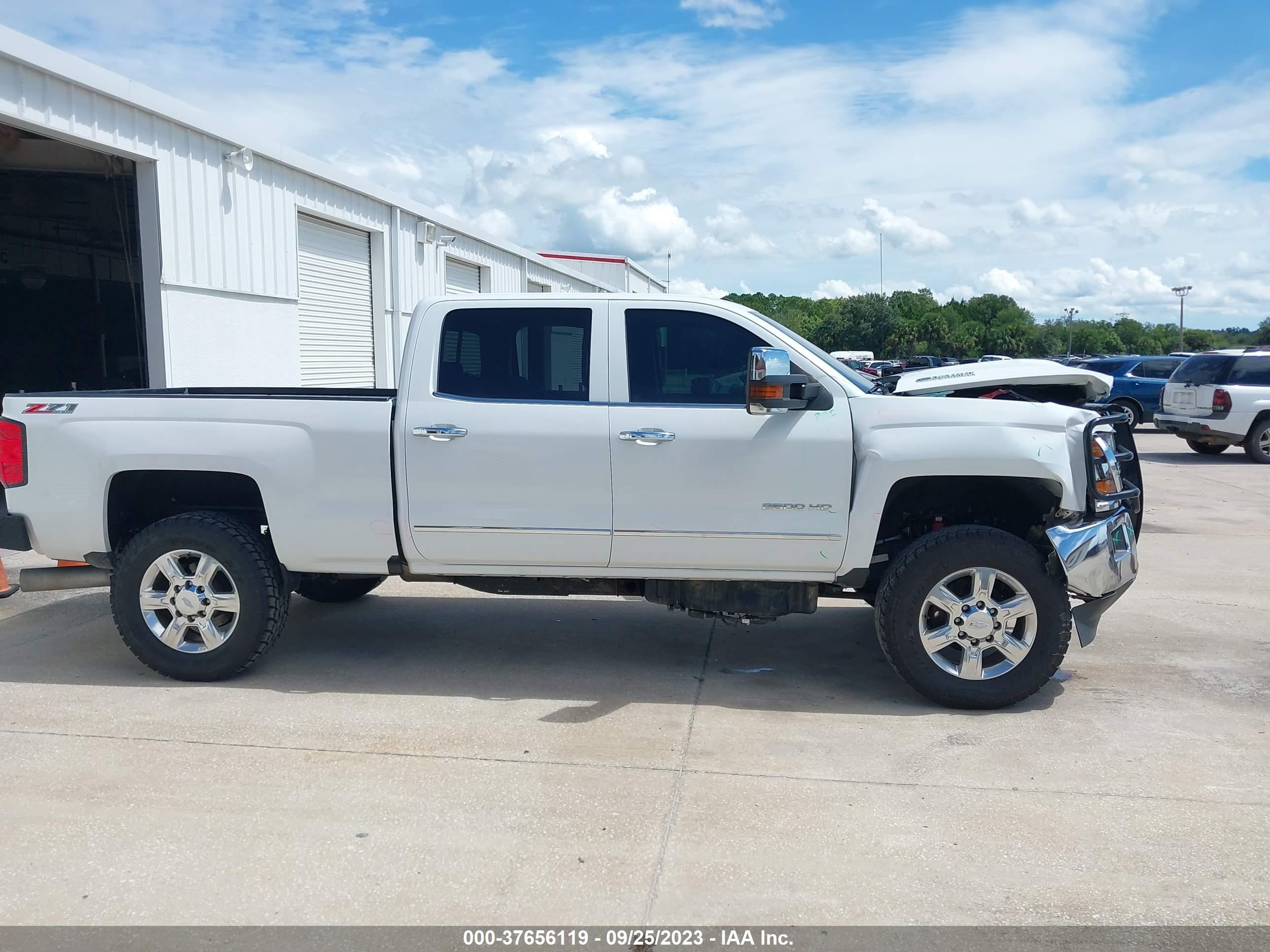 Photo 12 VIN: 1GC1KWEY9HF165330 - CHEVROLET SILVERADO 