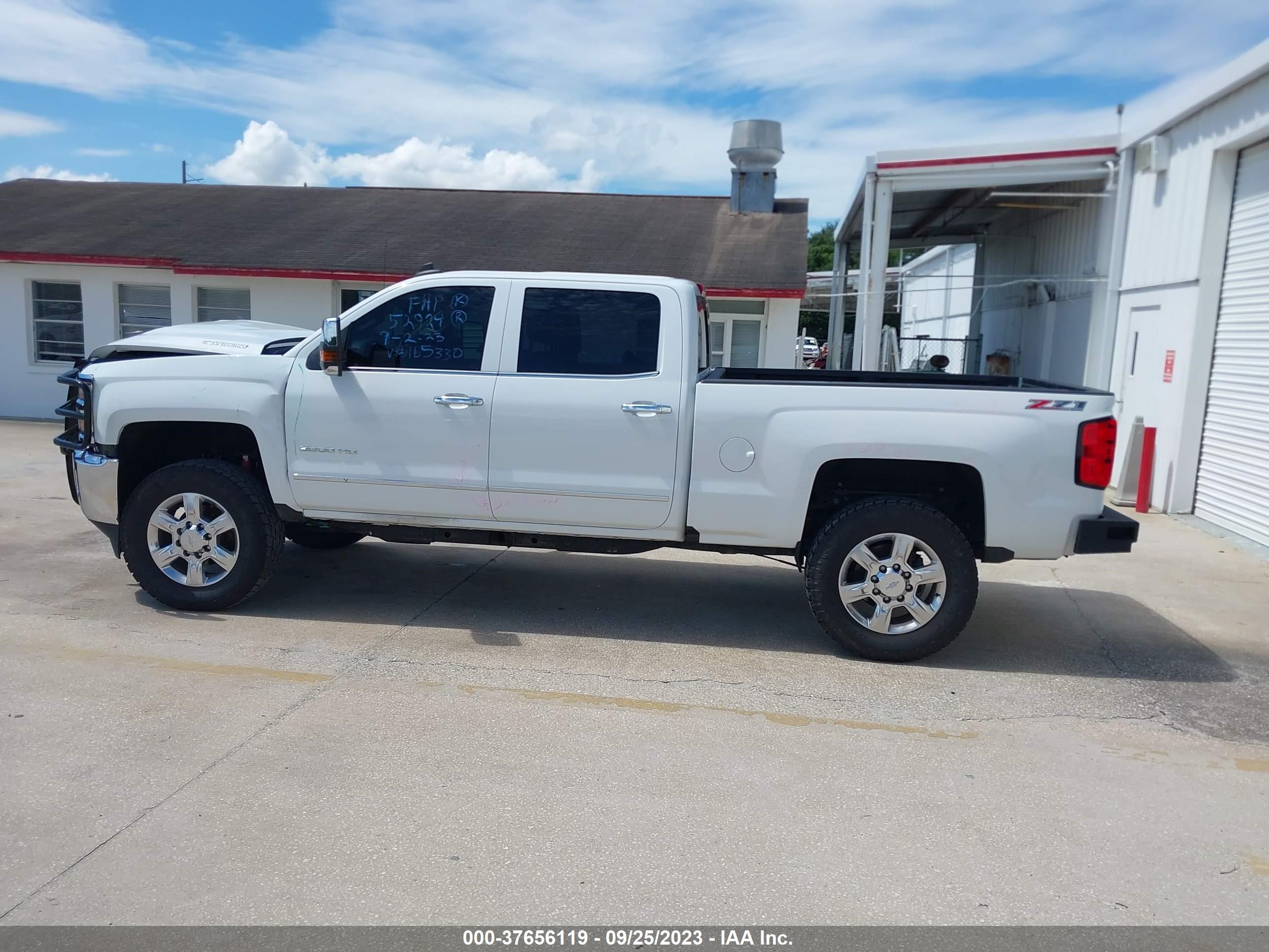 Photo 13 VIN: 1GC1KWEY9HF165330 - CHEVROLET SILVERADO 