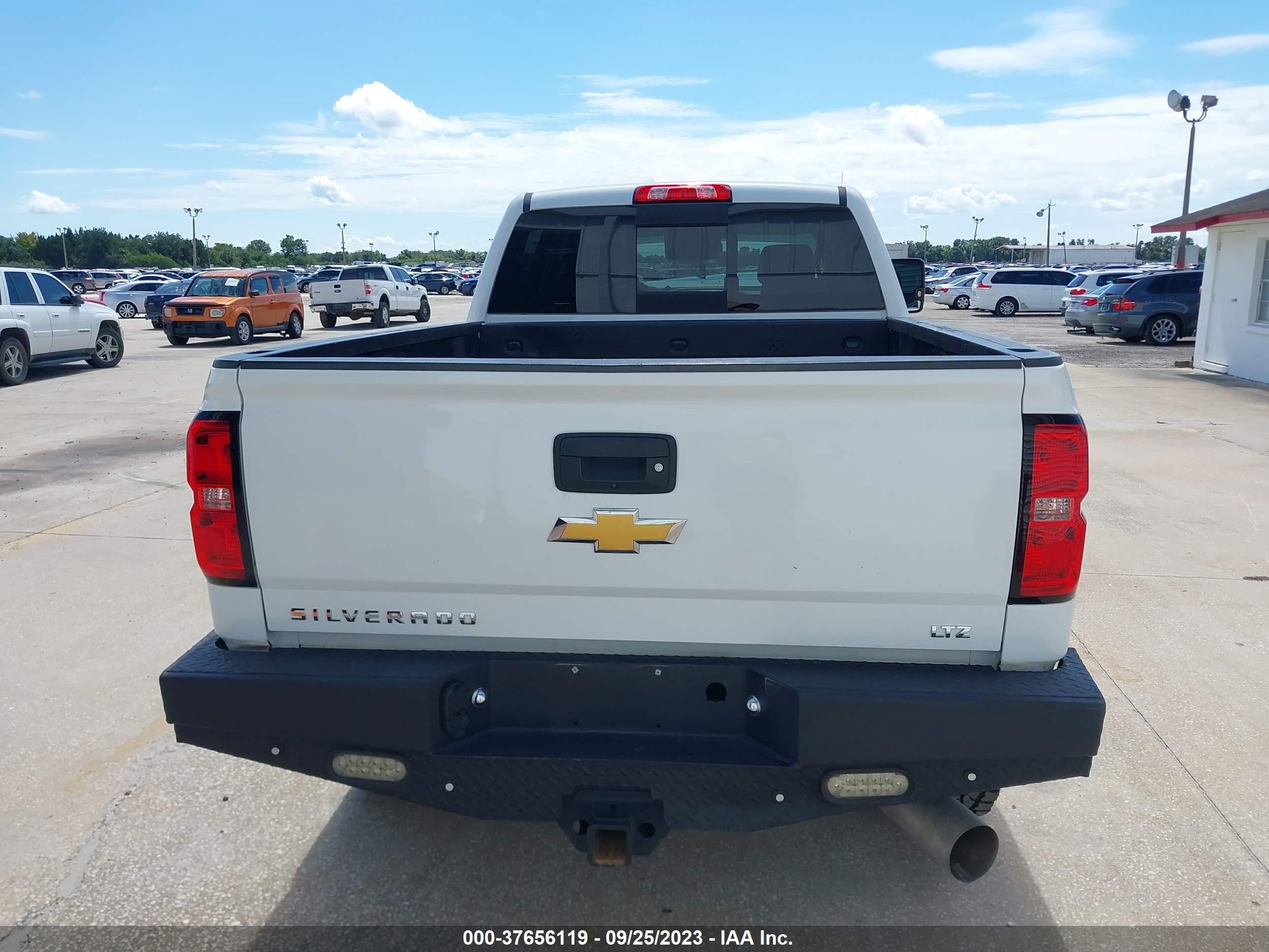 Photo 15 VIN: 1GC1KWEY9HF165330 - CHEVROLET SILVERADO 