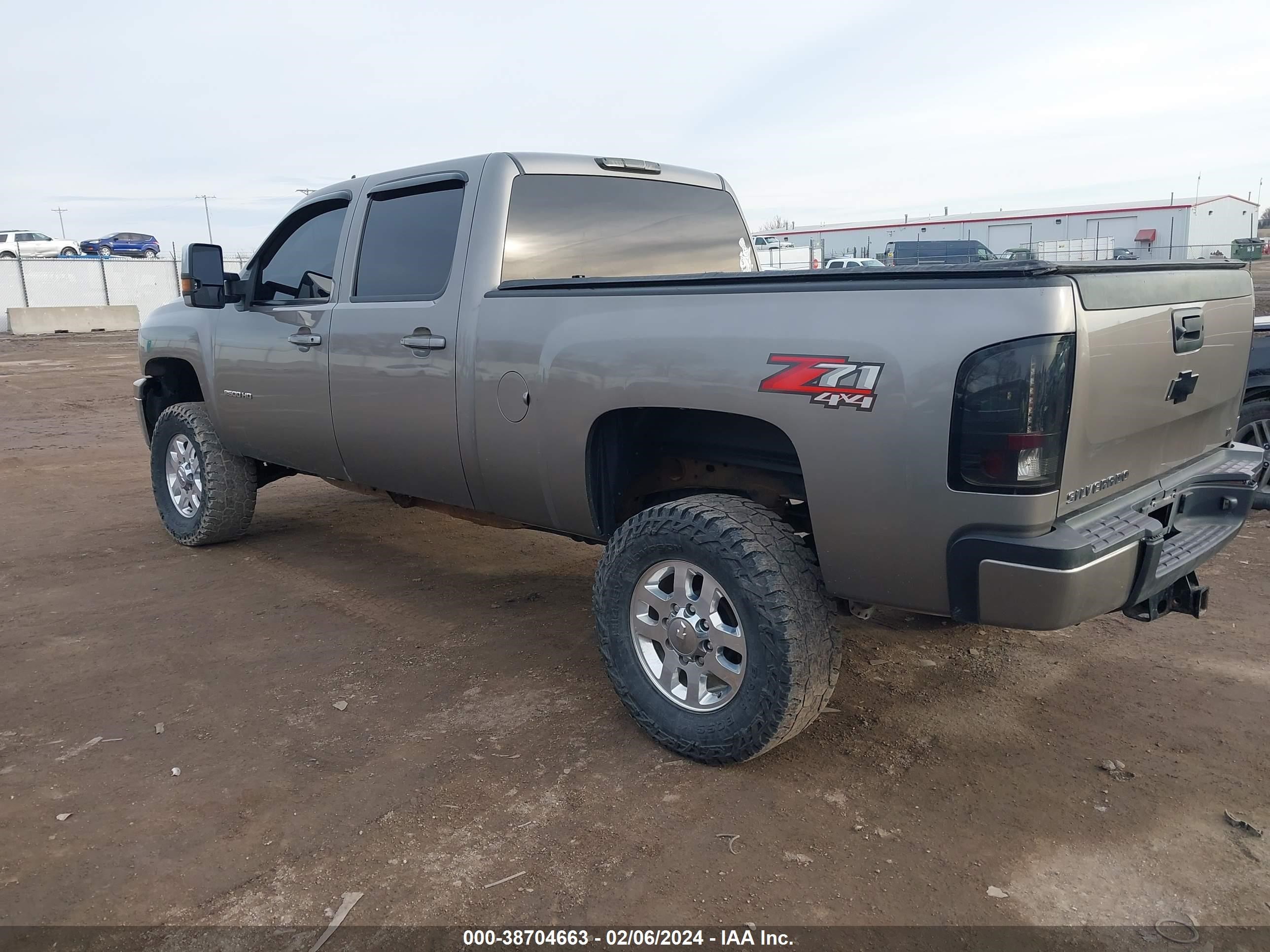 Photo 2 VIN: 1GC1KXC81DF187440 - CHEVROLET SILVERADO 