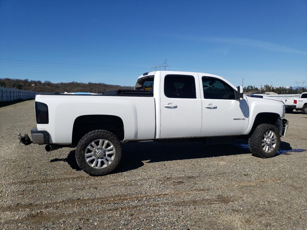 Photo 2 VIN: 1GC1KXC81EF111508 - CHEVROLET SILVERADO 